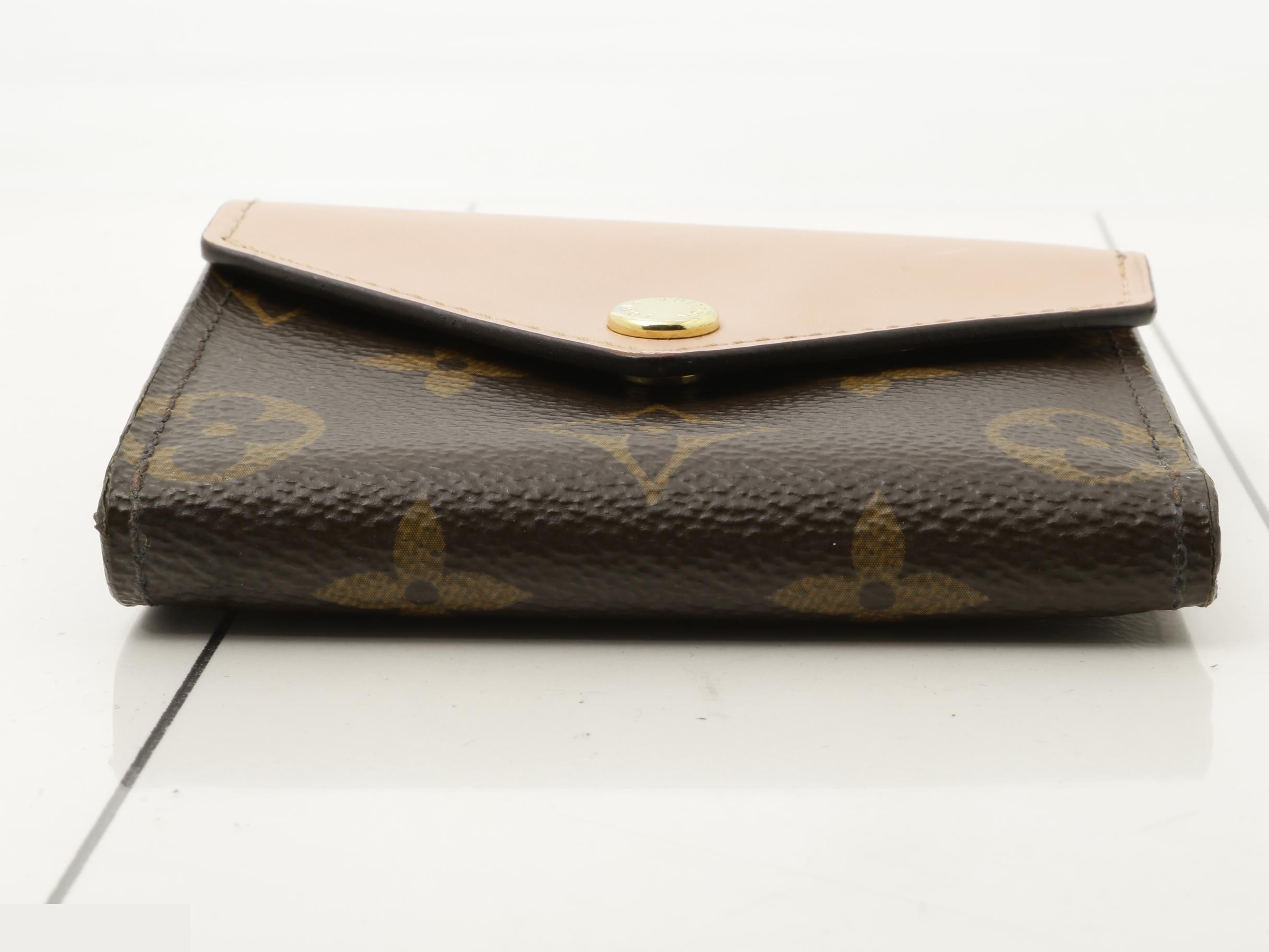 Tri-fold wallet — view 3