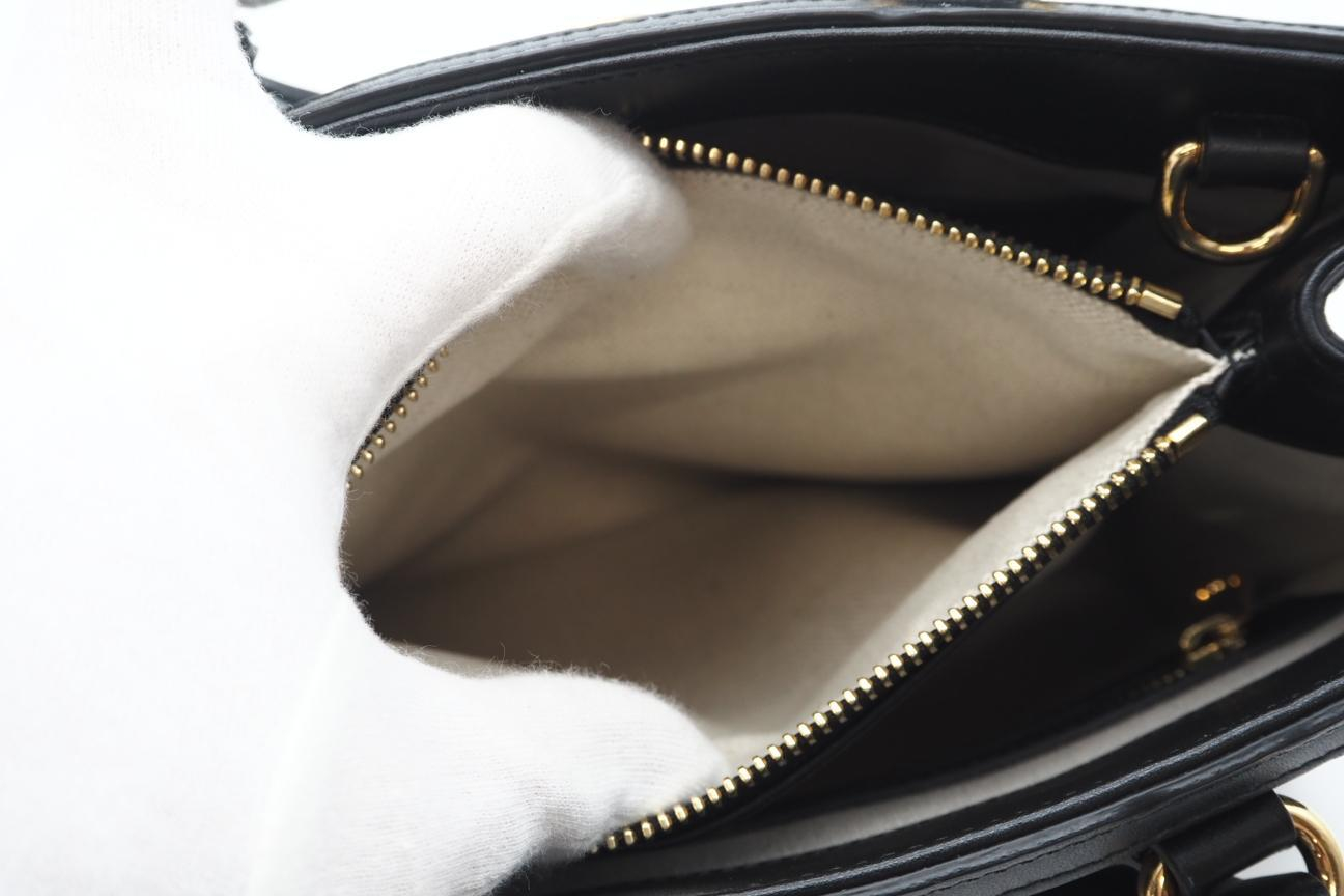 728309 GG Matelassé Leather Quilted Handbag Black Handbag — view 10