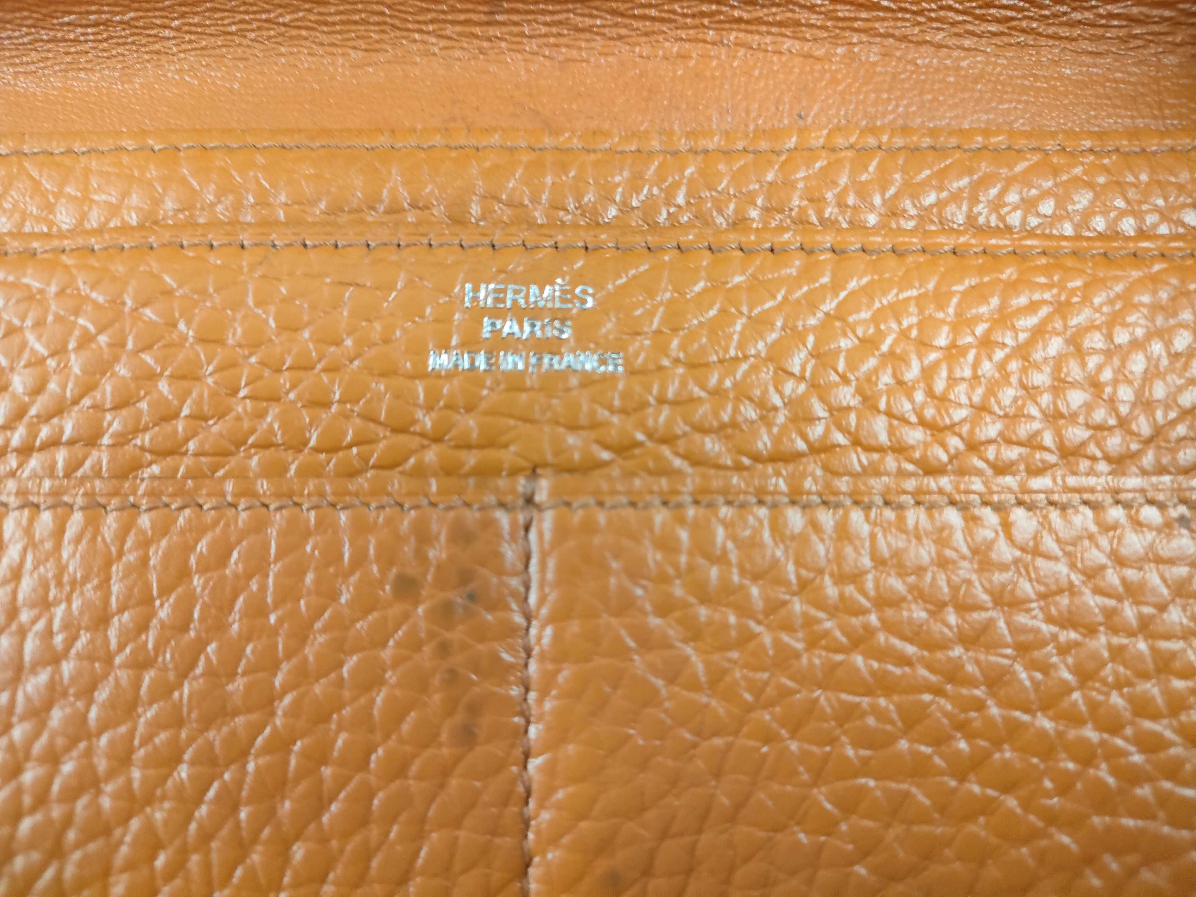 Dogon Leather Bi-fold Long Wallet with Engraving — view 11