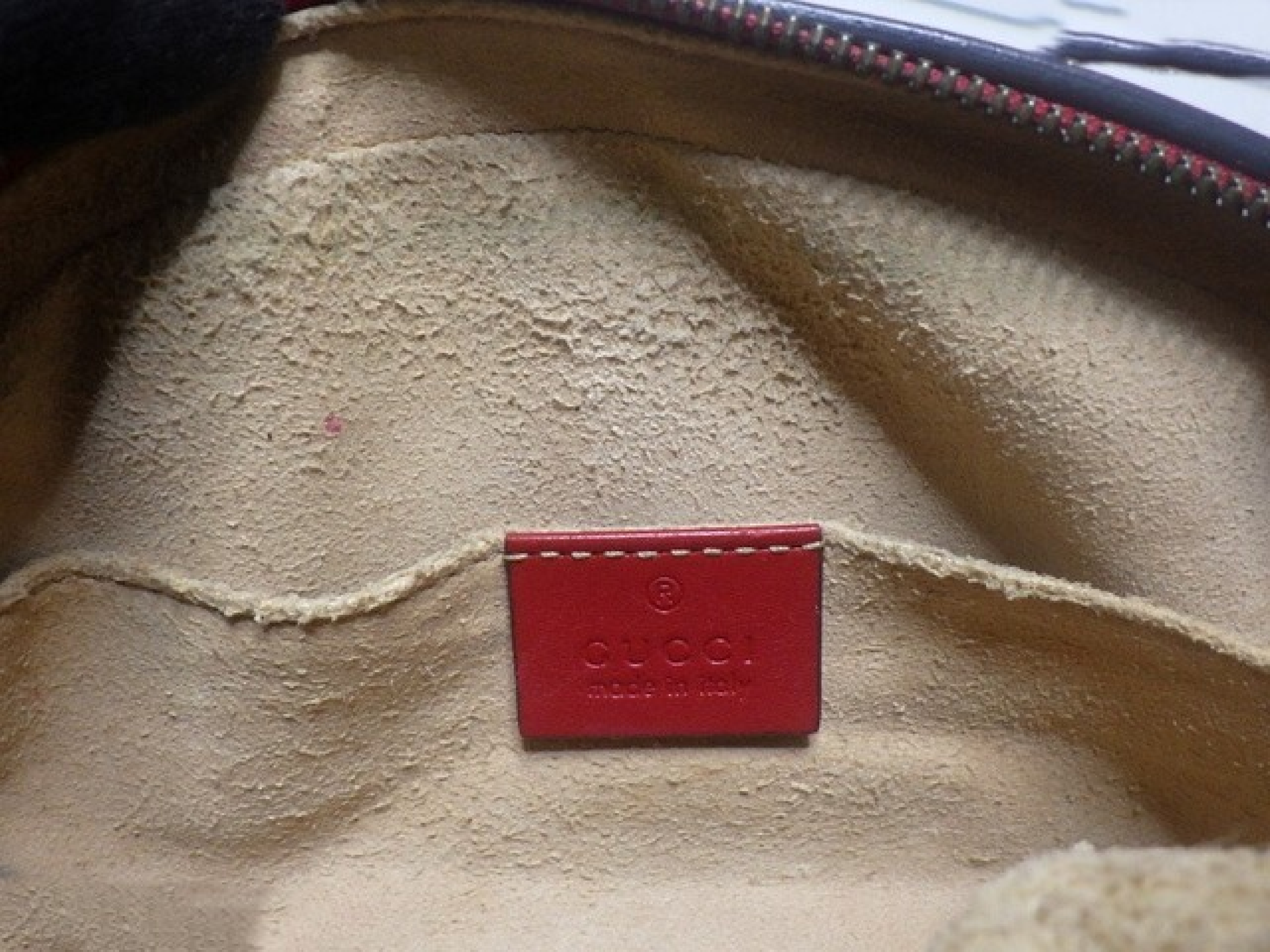 GG Marmont Quilted Shoulder Bag — view 8