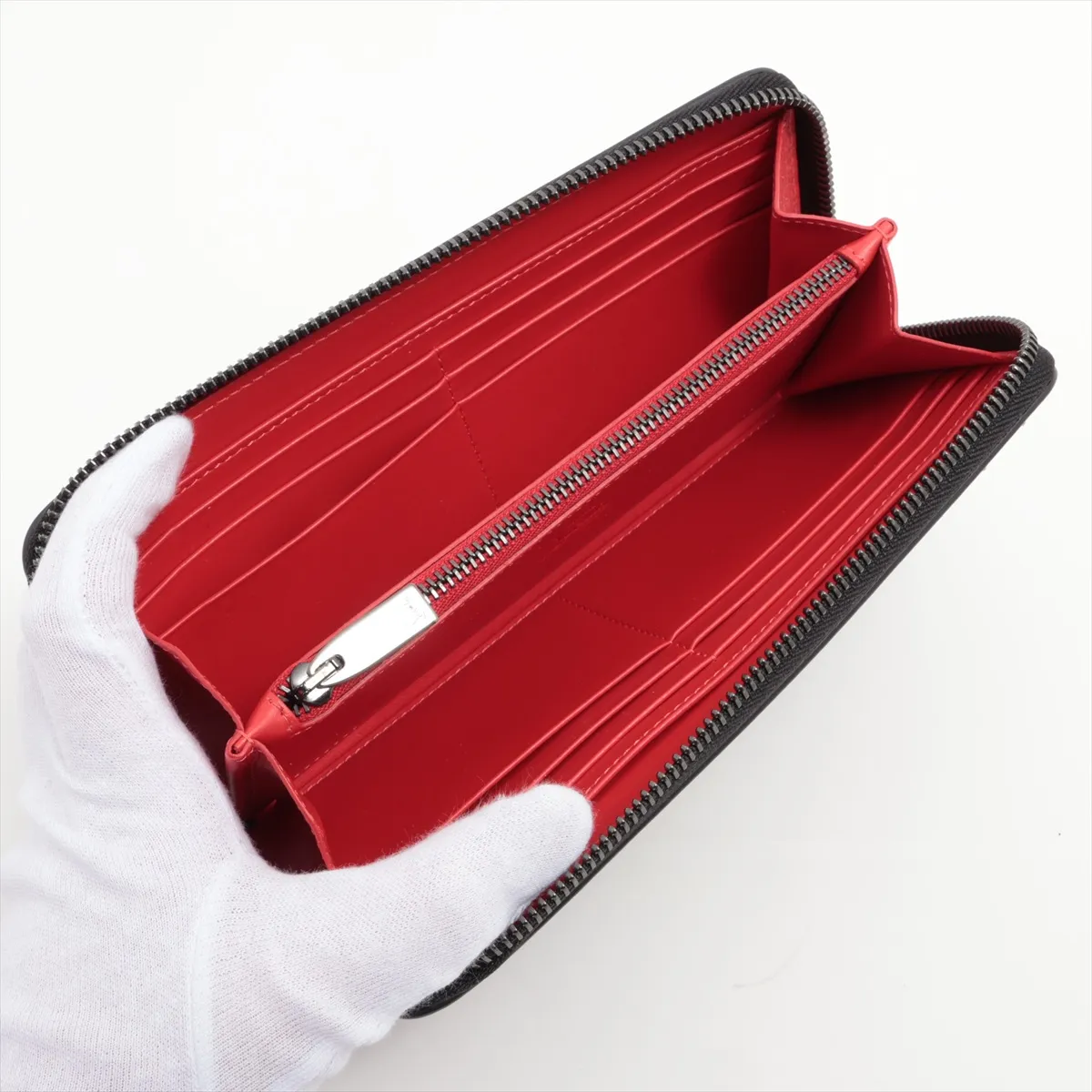 Panettone Rockstud Spike Leather Round Zip Wallet Black x Red — view 3