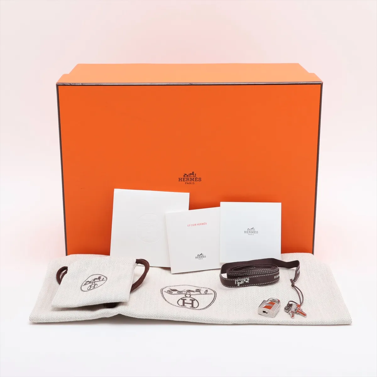 [Individually packaged] Hermes Picotin Lock 18 PM Taurillon Clemence Rose Sakura Silver Hardware G: 2026 — view 9