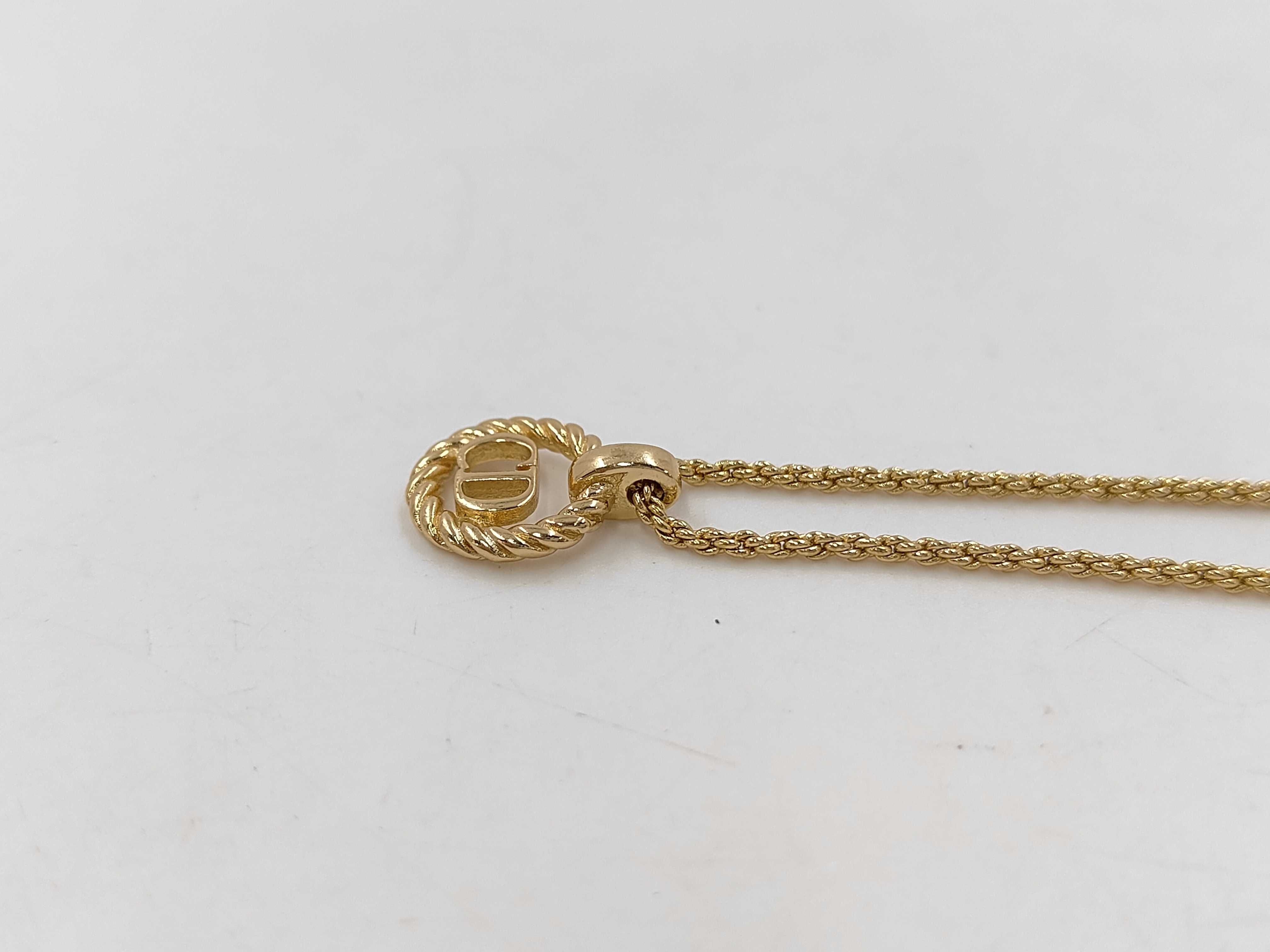 necklace — view 2