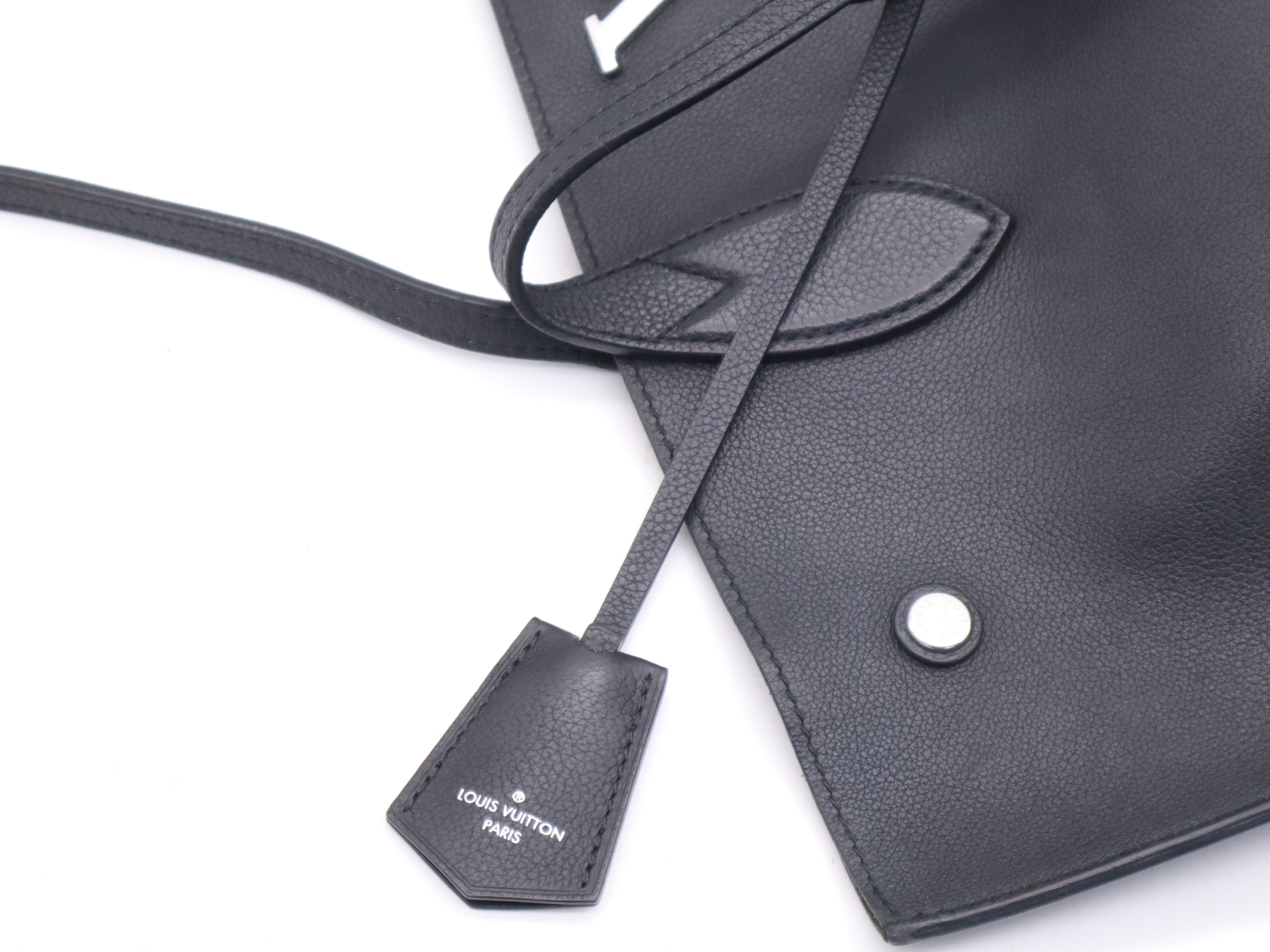 M55028 Leather Lockme Go Noir Tote Bag with Clochette and Dust Bag — view 13