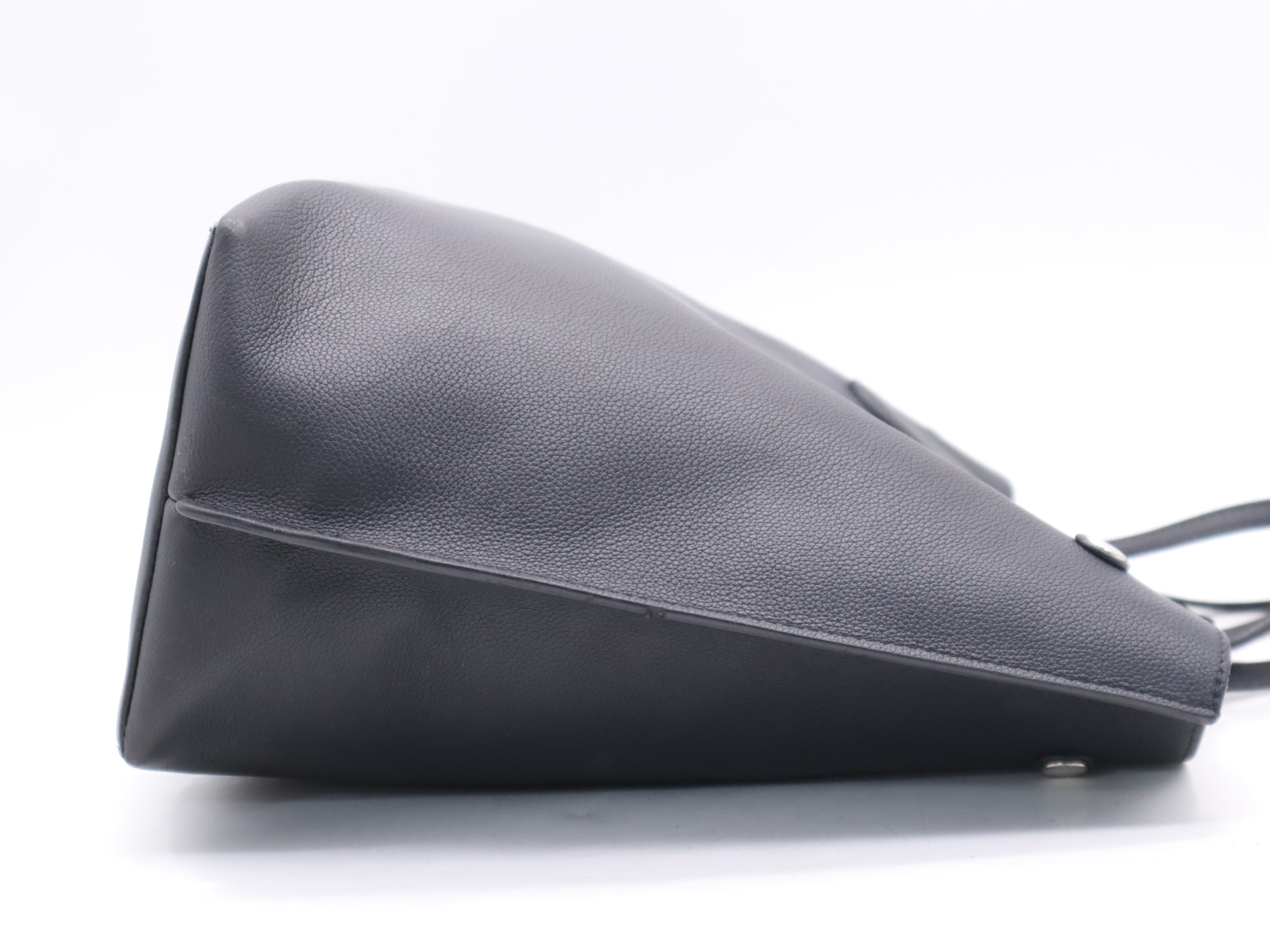 M55028 Leather Lockme Go Noir Tote Bag with Clochette and Dust Bag — view 5