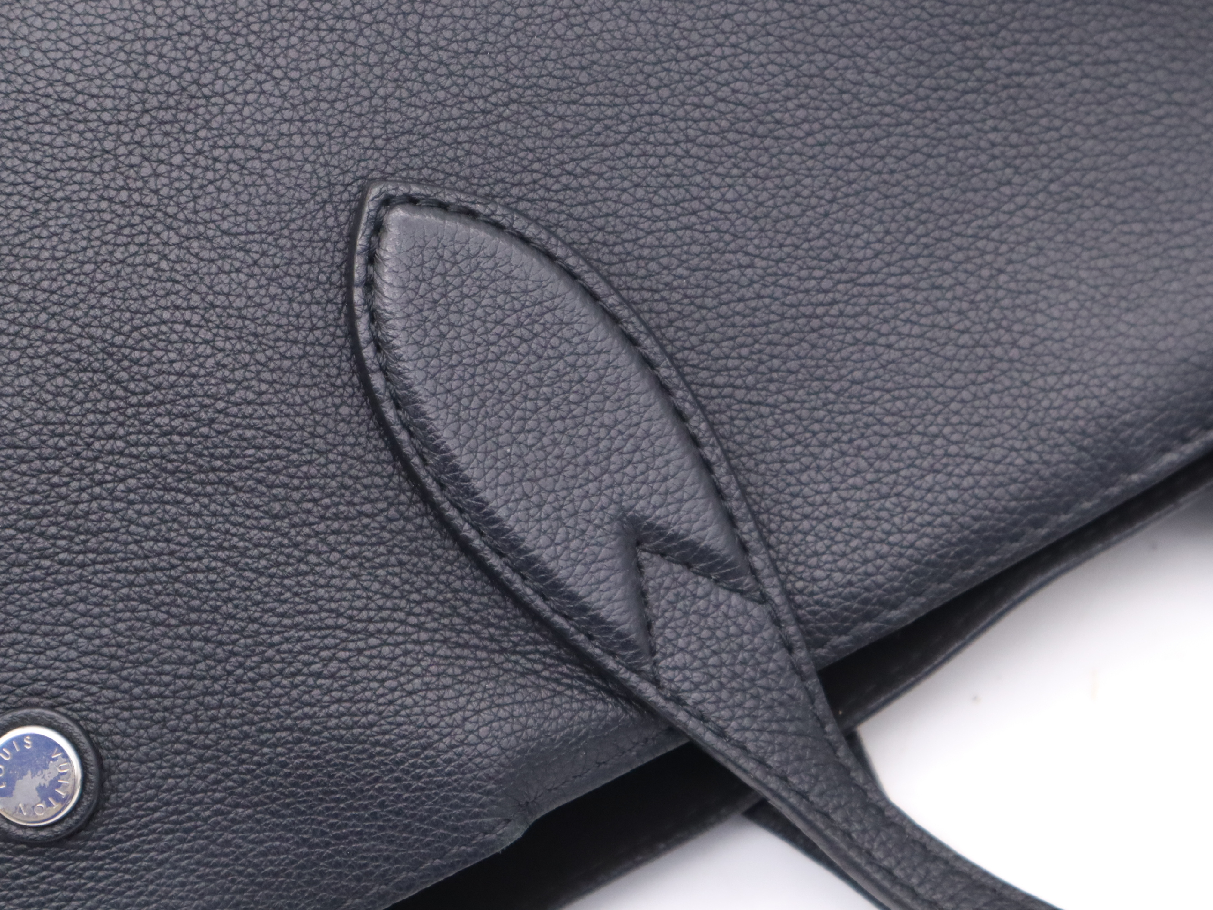 M55028 Leather Lockme Go Noir Tote Bag with Clochette and Dust Bag — view 7