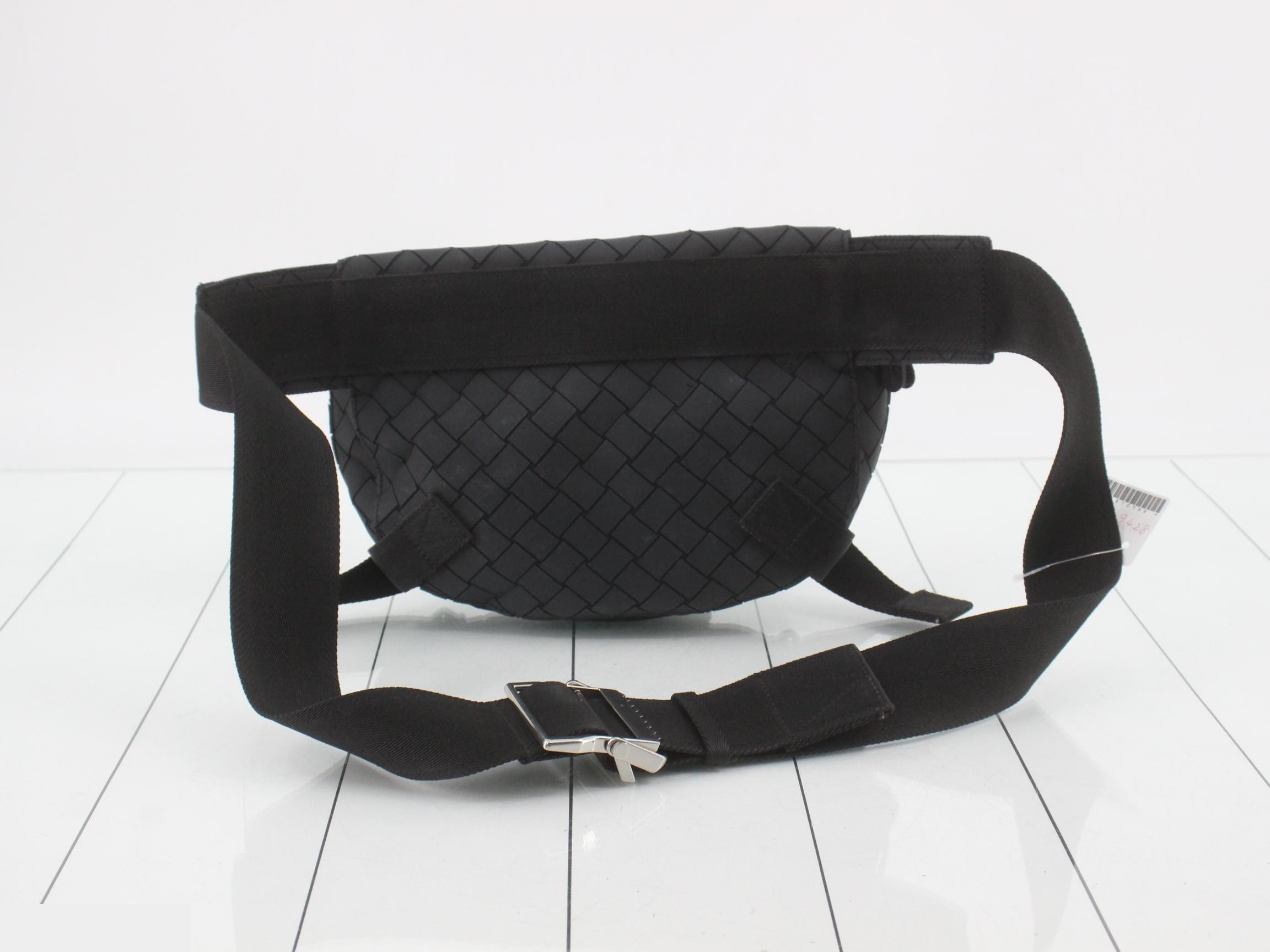 Intrecciato Rubber Body Bag — view 2