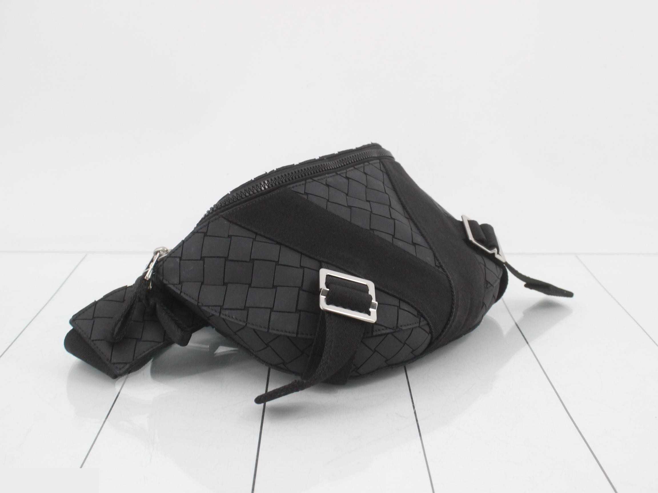 Intrecciato Rubber Body Bag — view 5