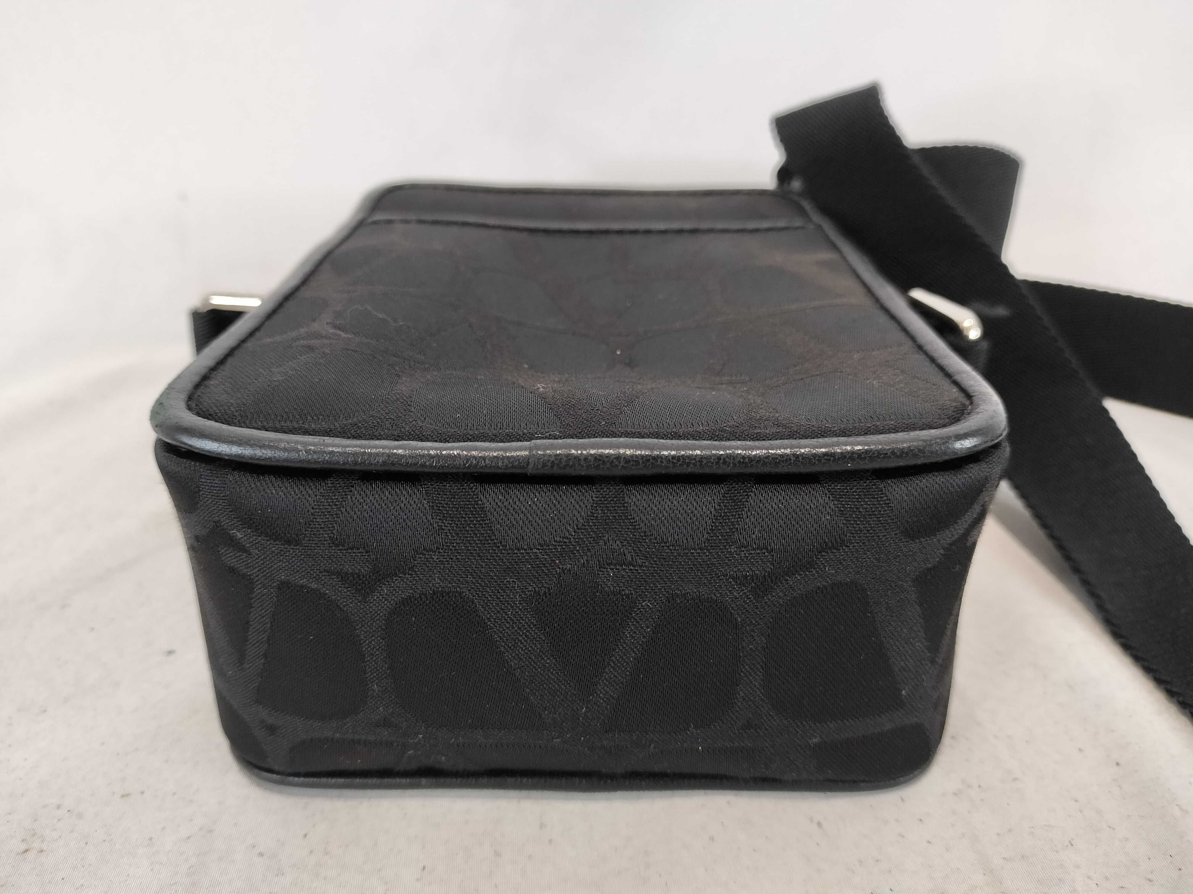 Toile Iconograph Signature Shoulder Bag — view 7