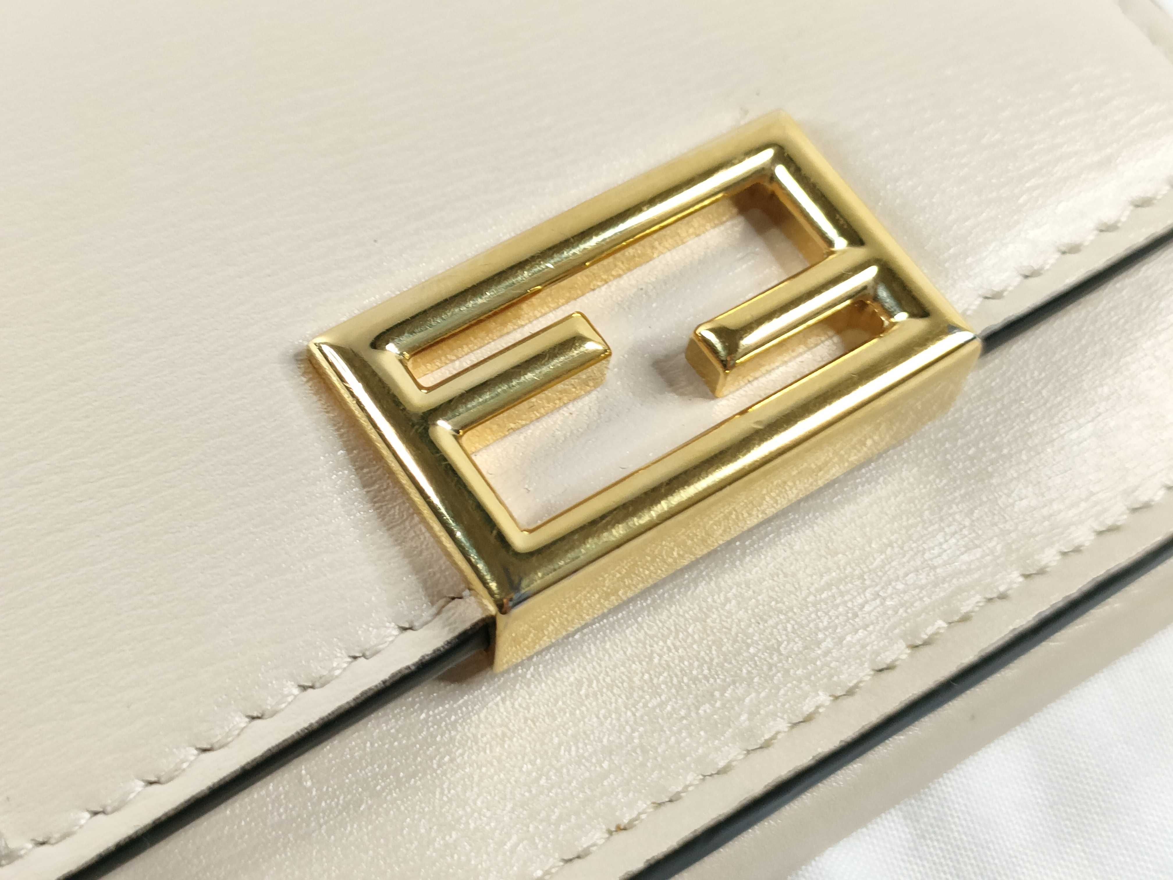 Gold Logo Tri-fold Wallet 8M0395 Beige Wallet — view 14