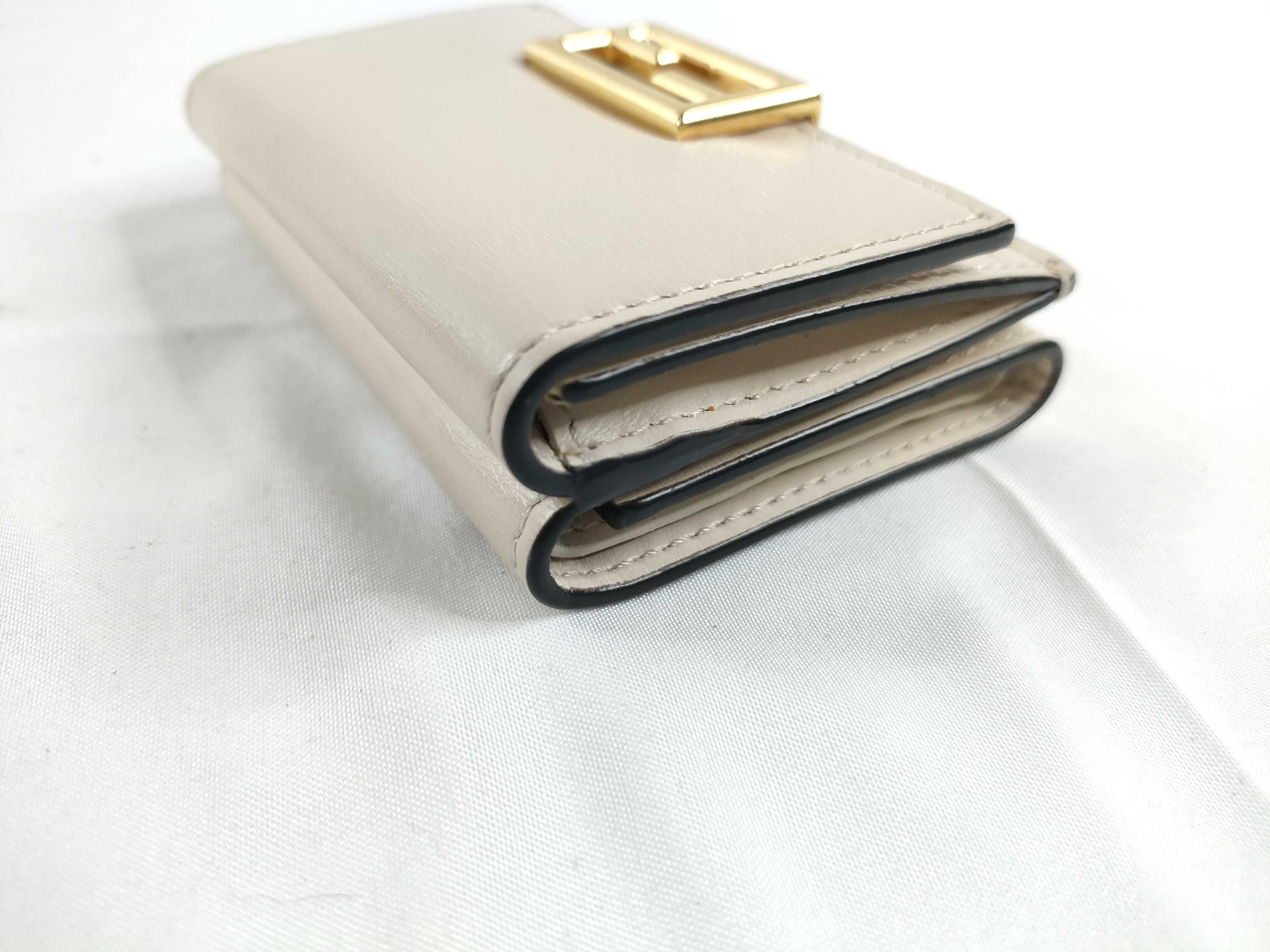Gold Logo Tri-fold Wallet 8M0395 Beige Wallet — view 4