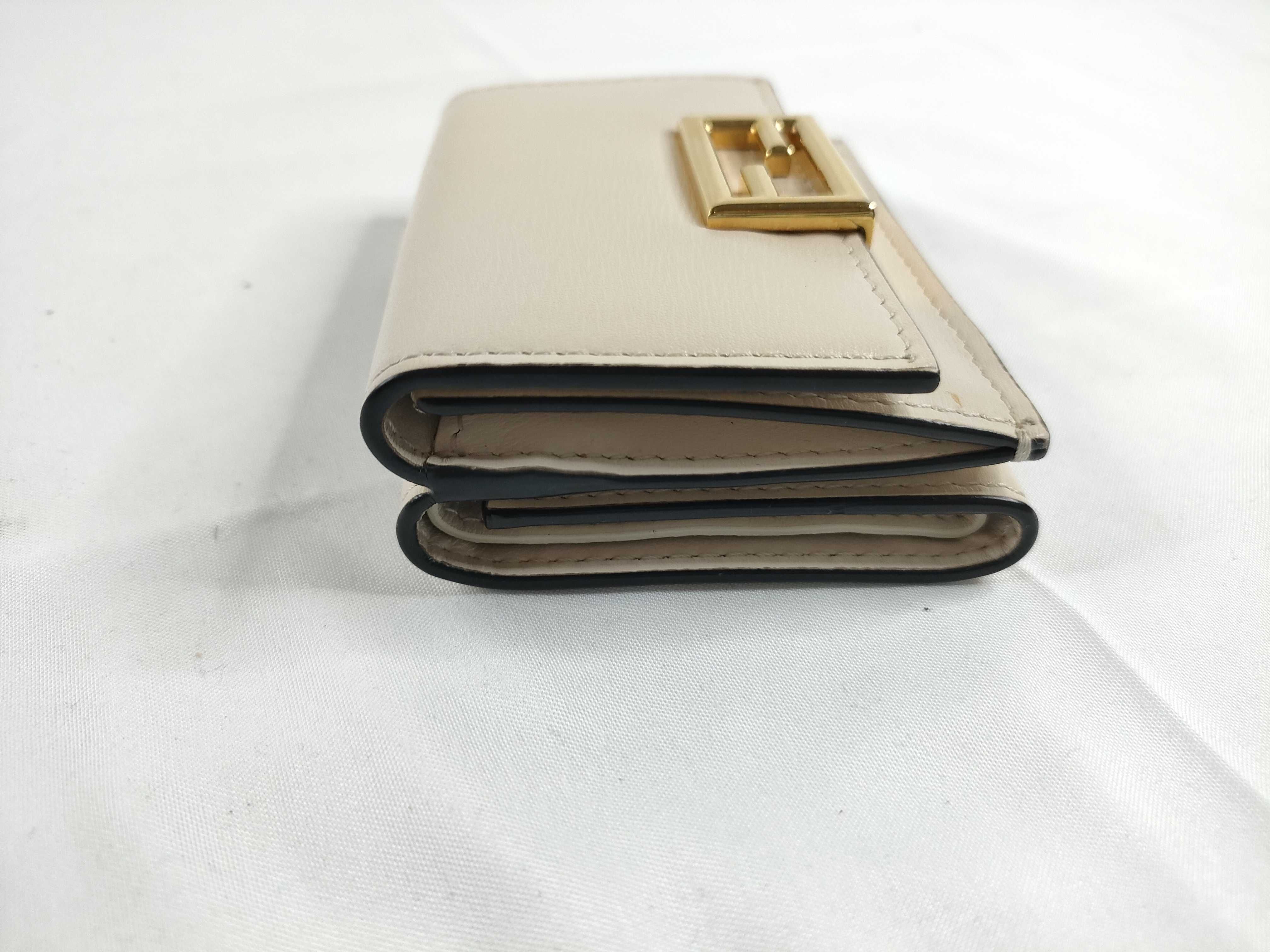 Gold Logo Tri-fold Wallet 8M0395 Beige Wallet — view 5