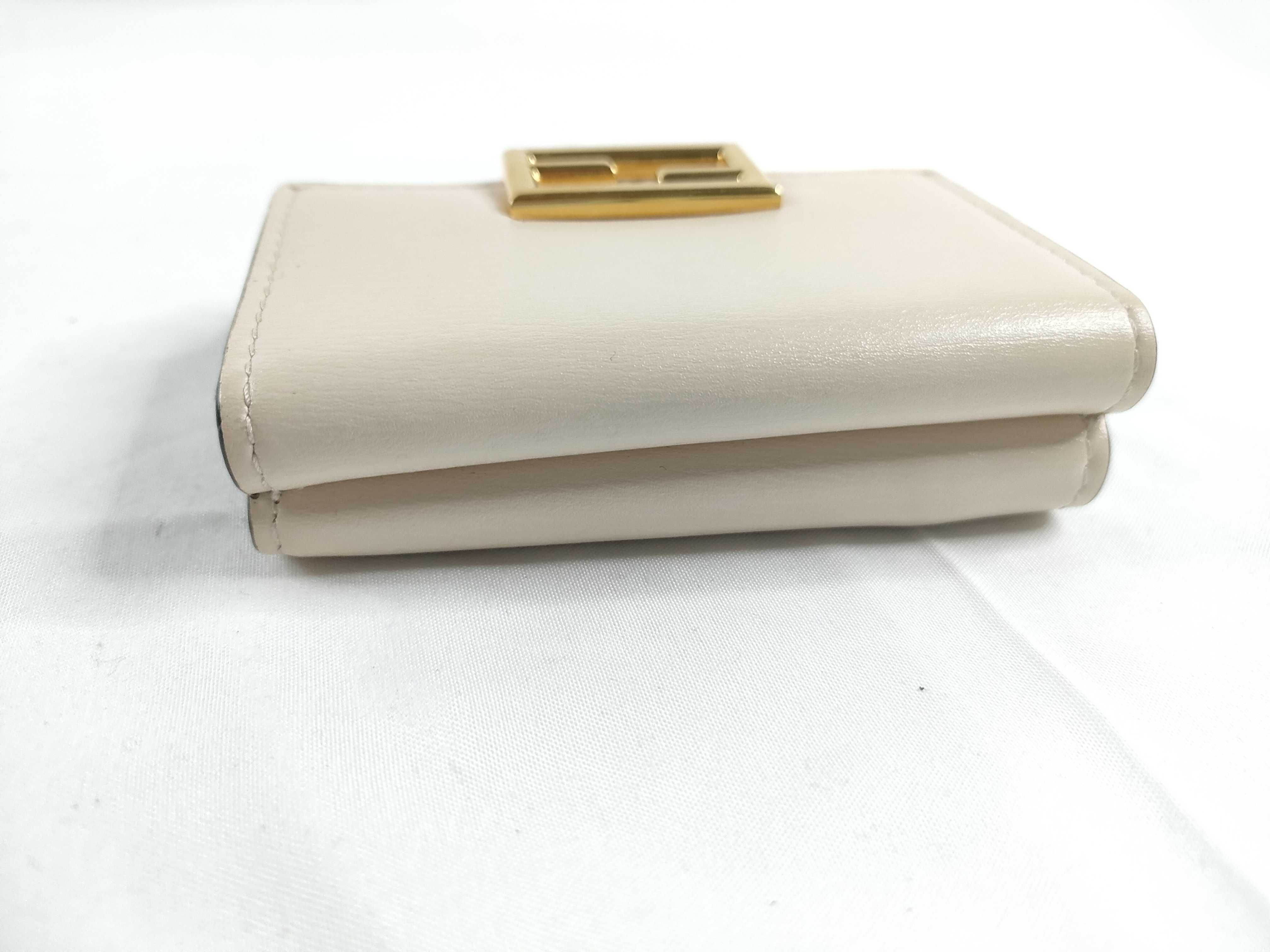 Gold Logo Tri-fold Wallet 8M0395 Beige Wallet — view 6
