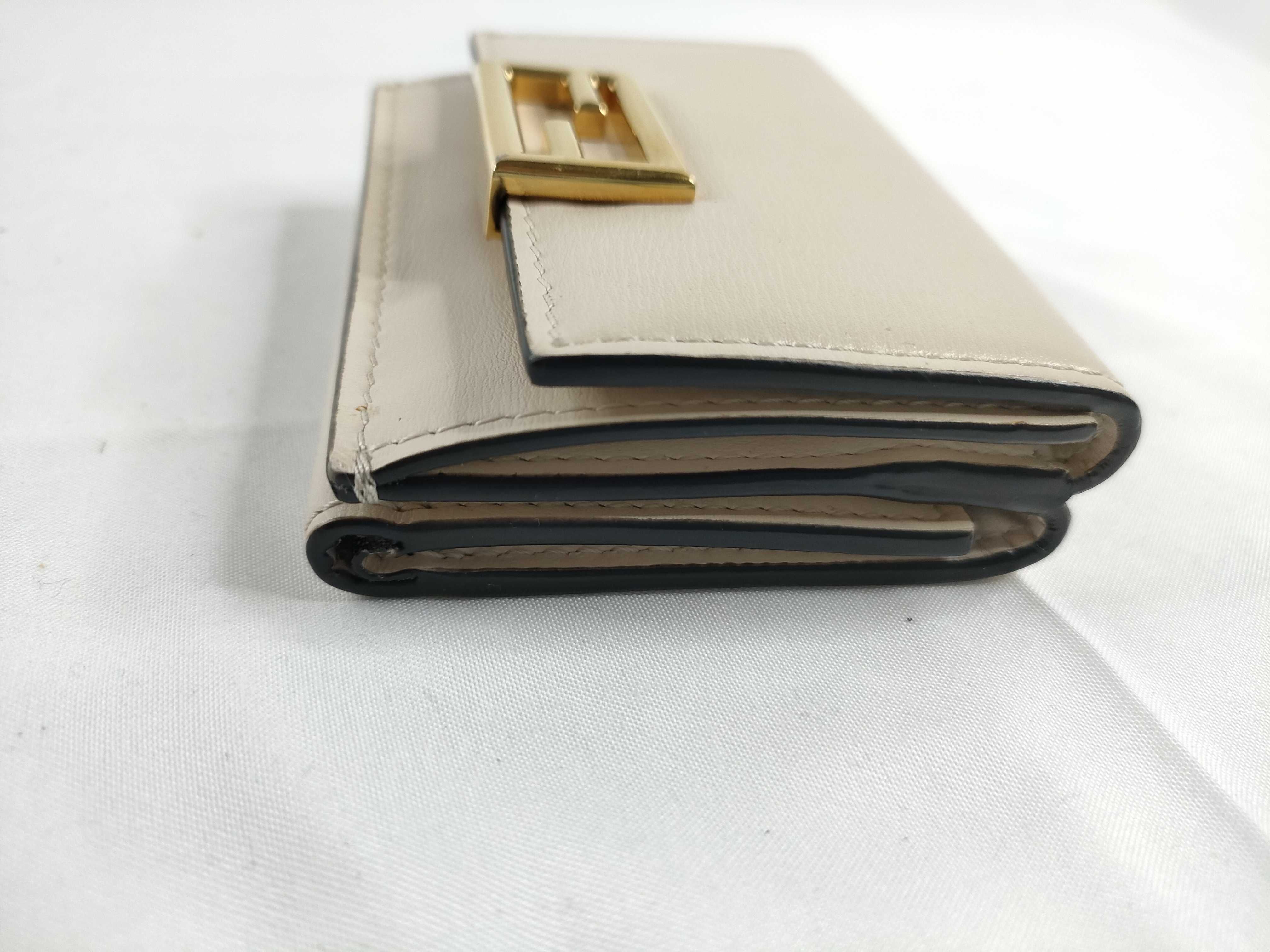 Gold Logo Tri-fold Wallet 8M0395 Beige Wallet — view 7
