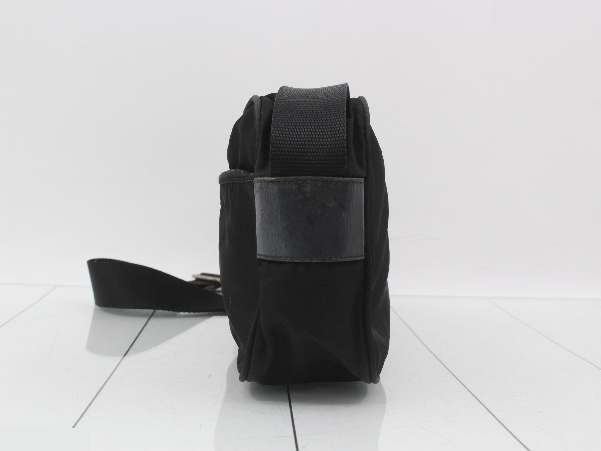 Nylon shoulder bag with triangular plate, black. — view 3