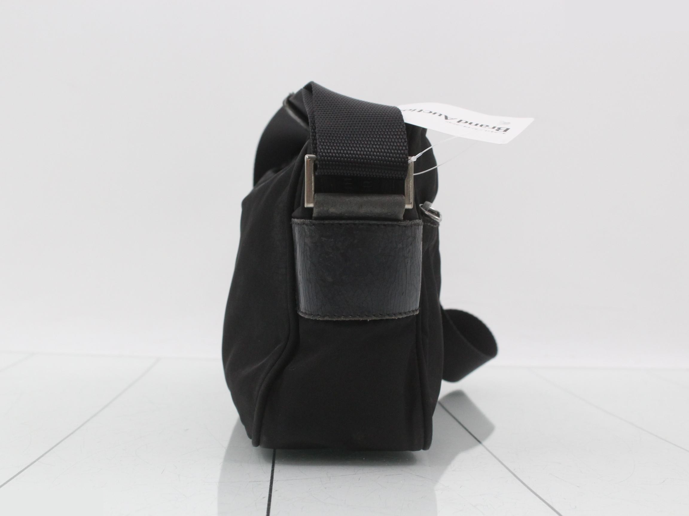 Nylon shoulder bag with triangular plate, black. — view 4