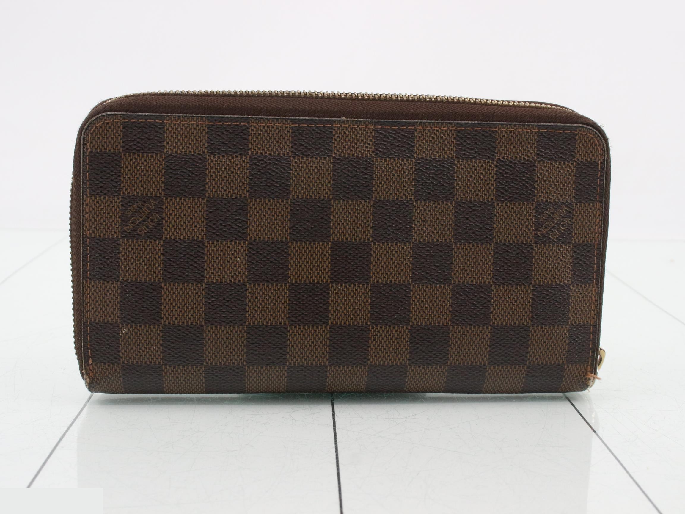 Damier Zippy Wallet — view 2