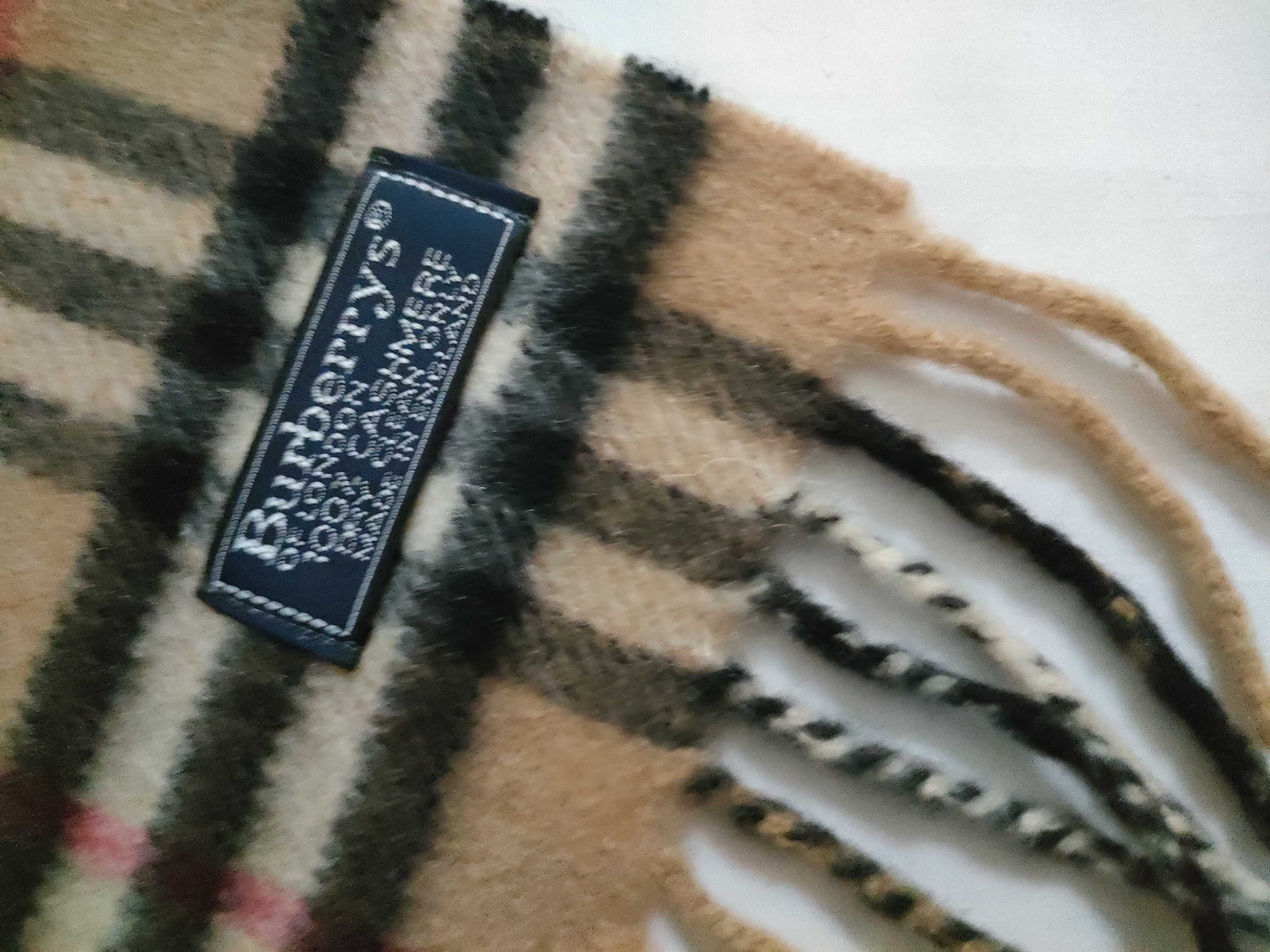 100% Cashmere Scarf, Nova Check Pattern, and other accessories. — view 7