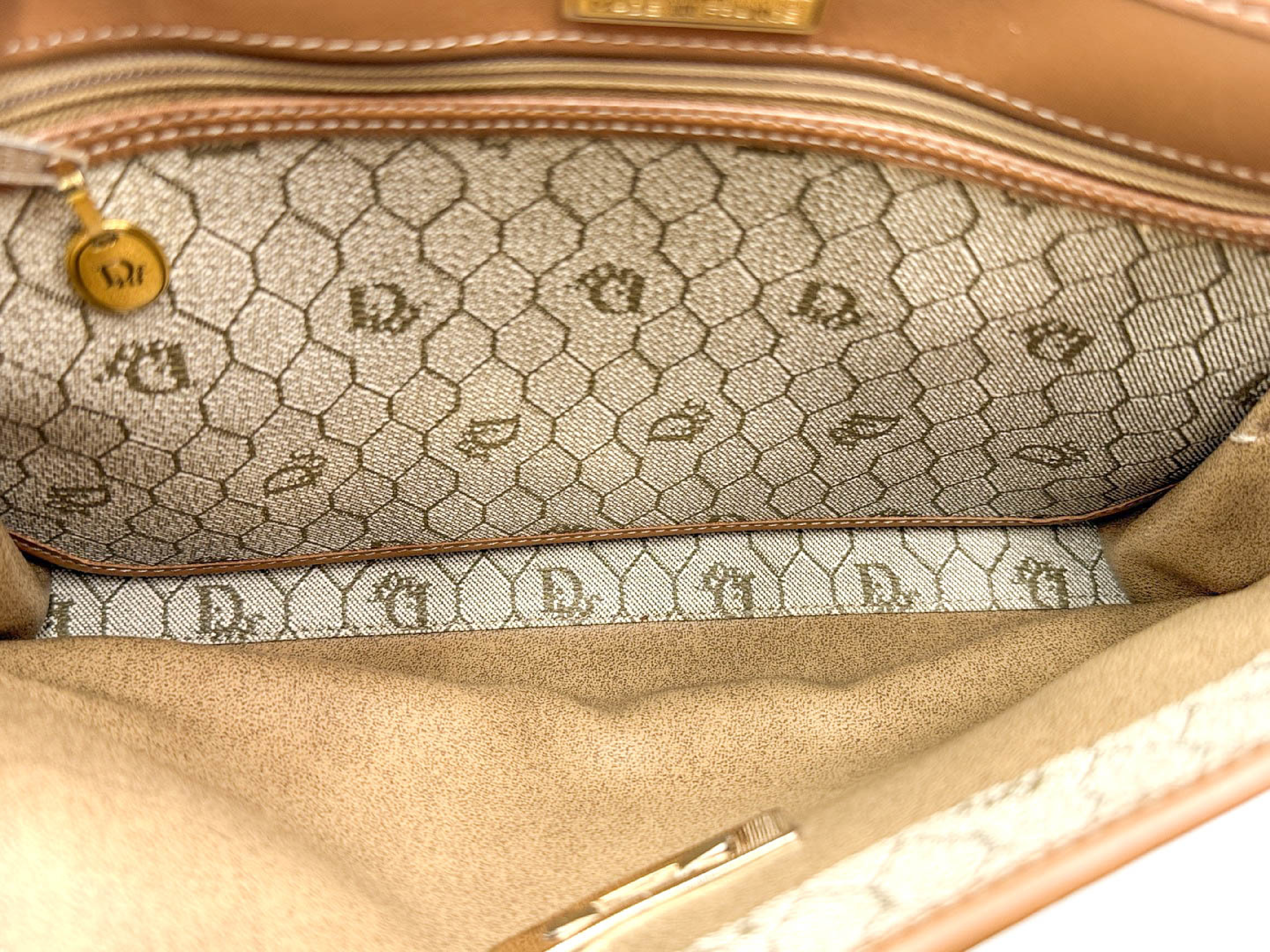 Honeycomb Pattern Gold Hardware Vintage Leather Handbag — view 8