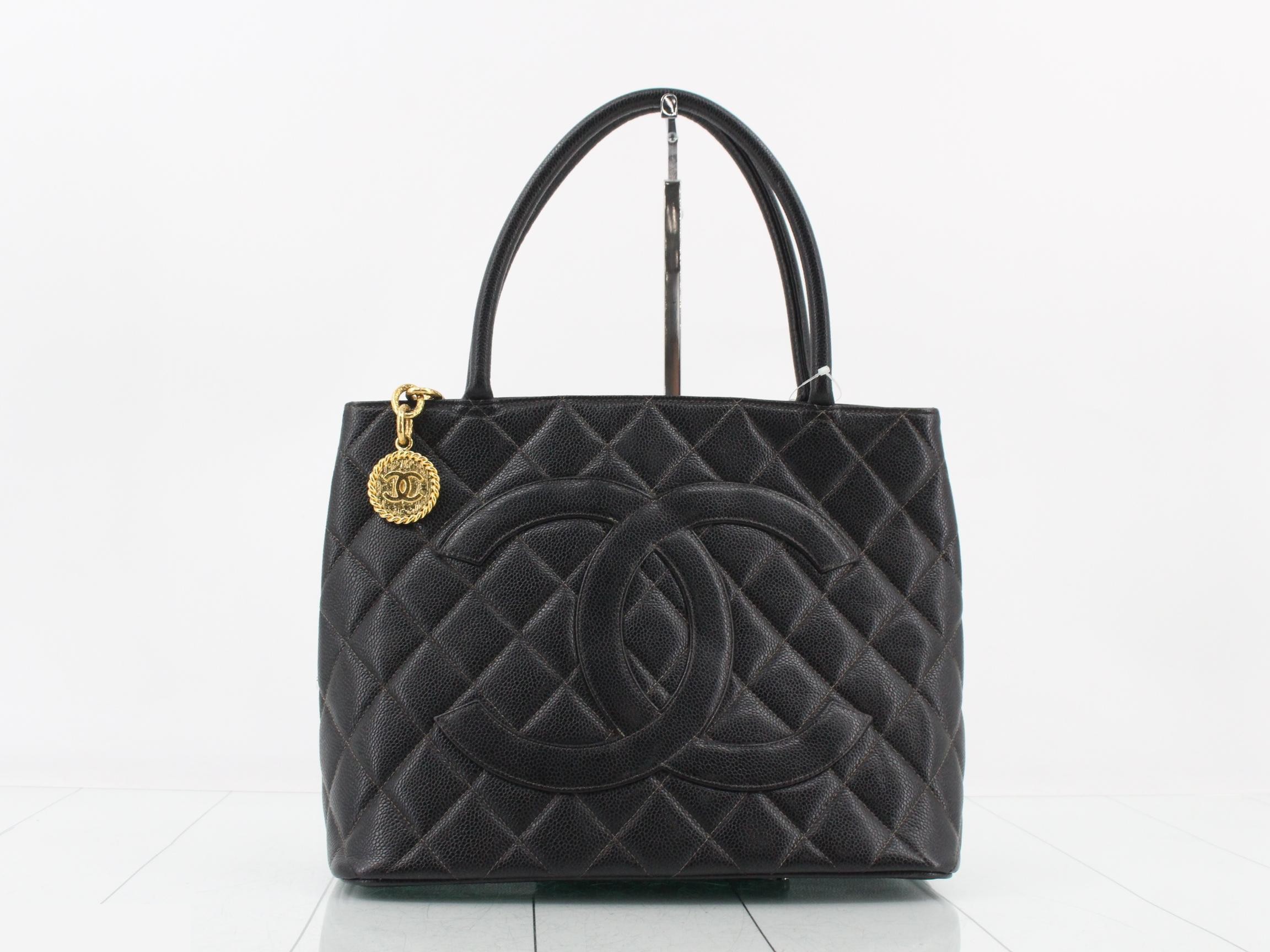 Caviar skin handbag