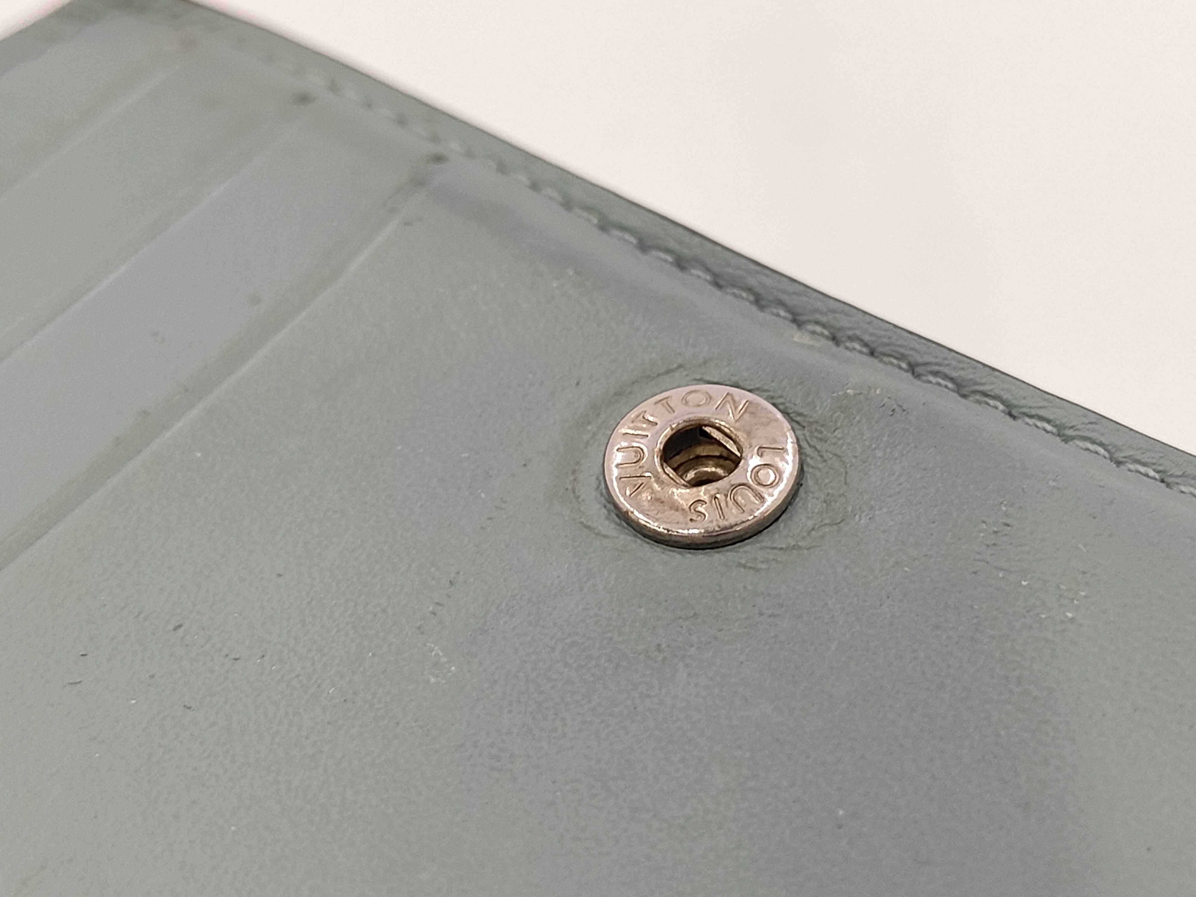 LV Monogram Mahina Portefeuille Claire M80628 NFC-enabled wallet — view 4