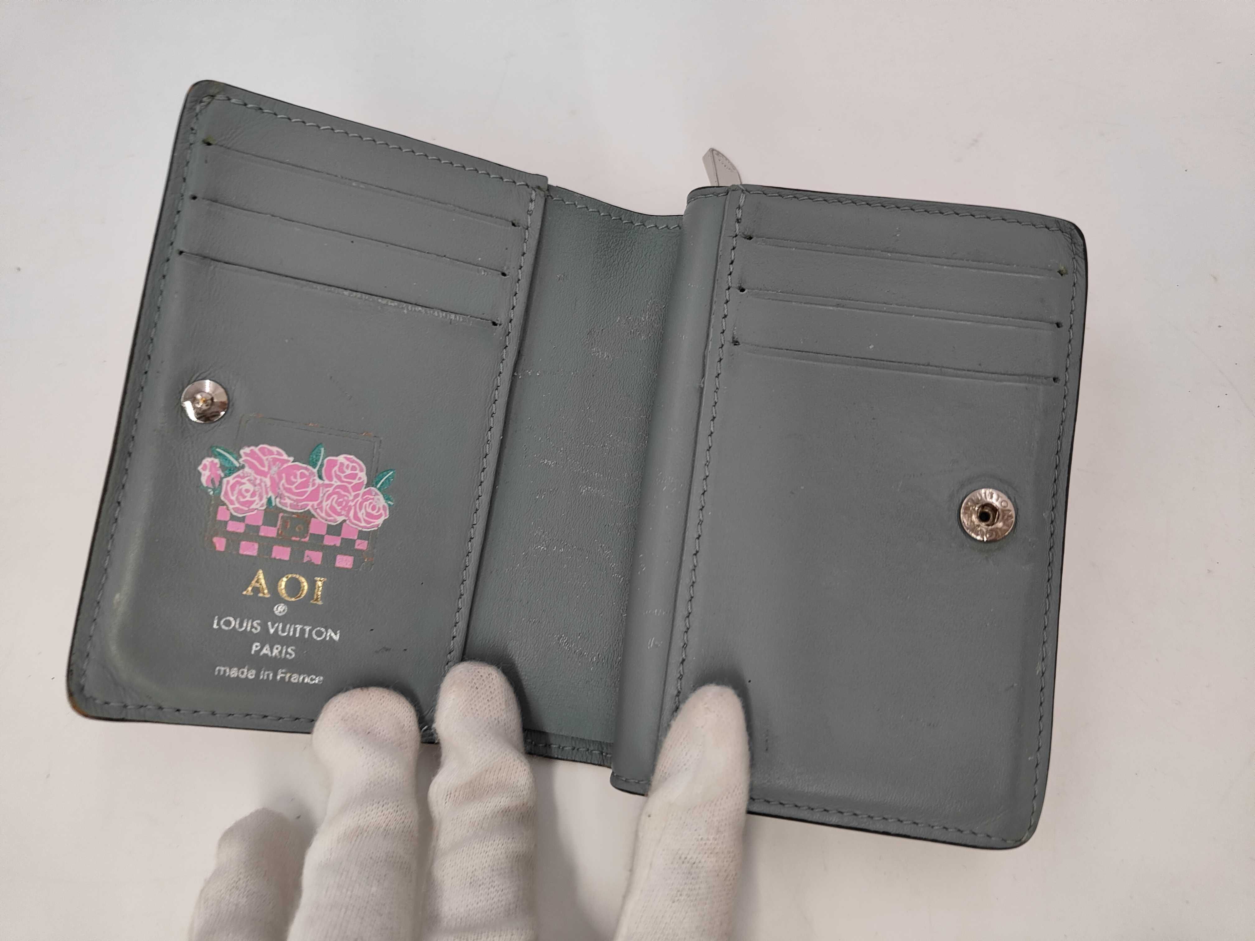 LV Monogram Mahina Portefeuille Claire M80628 NFC-enabled wallet — view 5