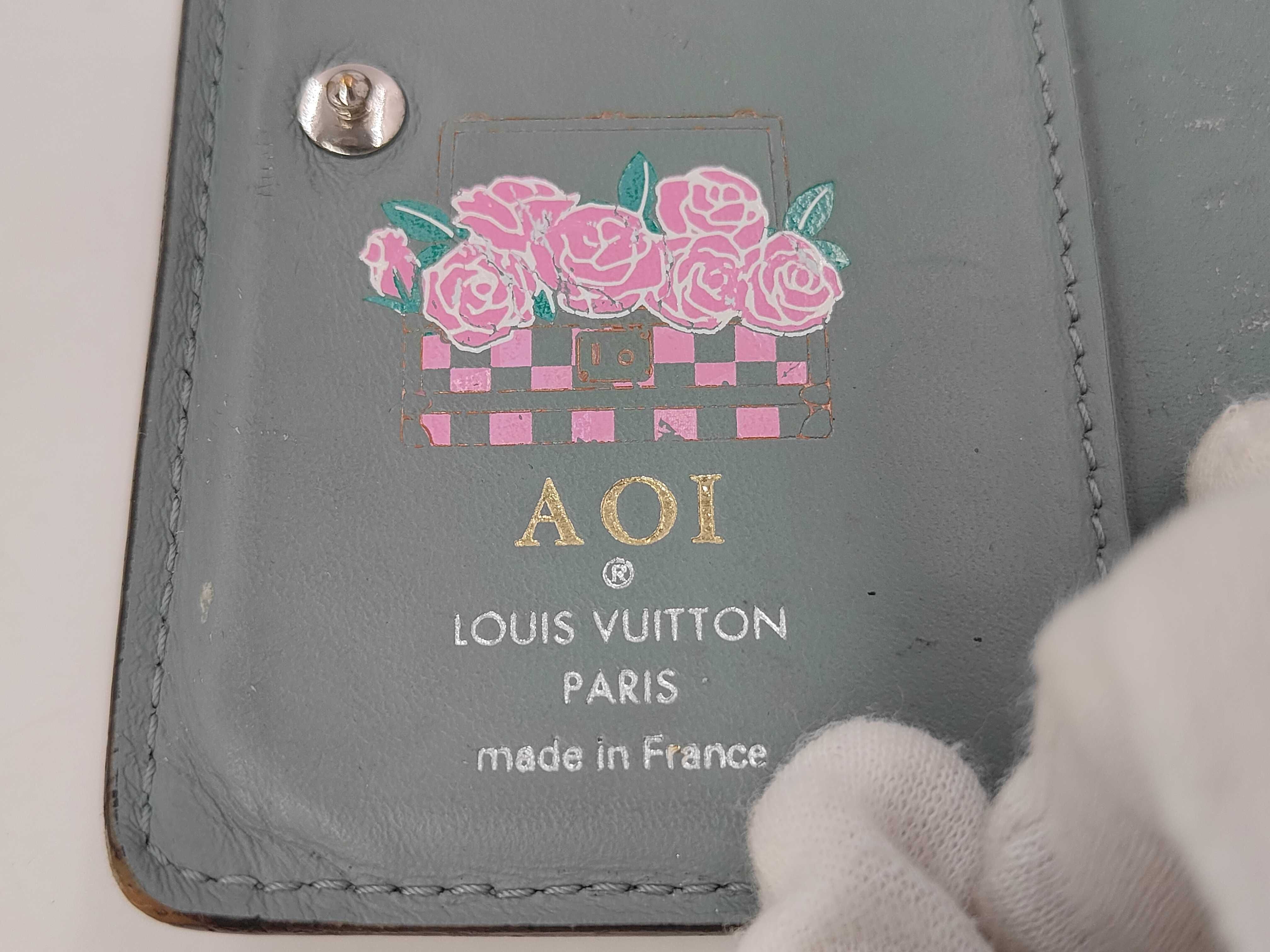 LV Monogram Mahina Portefeuille Claire M80628 NFC-enabled wallet — view 6