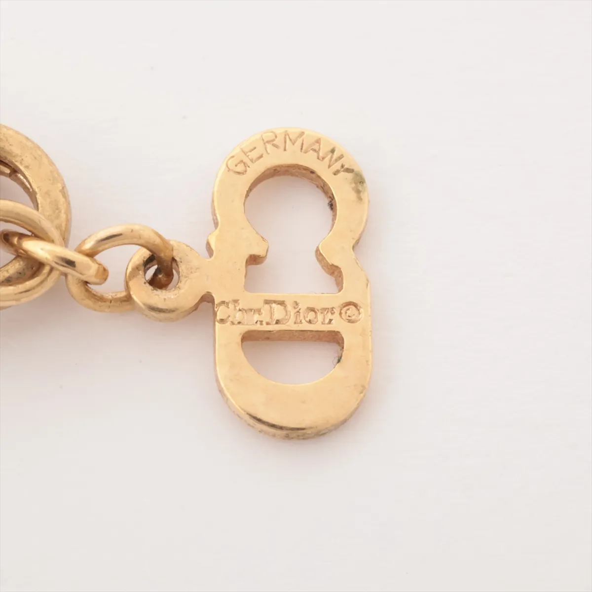 logo necklace, GP gold. Shows — view 4