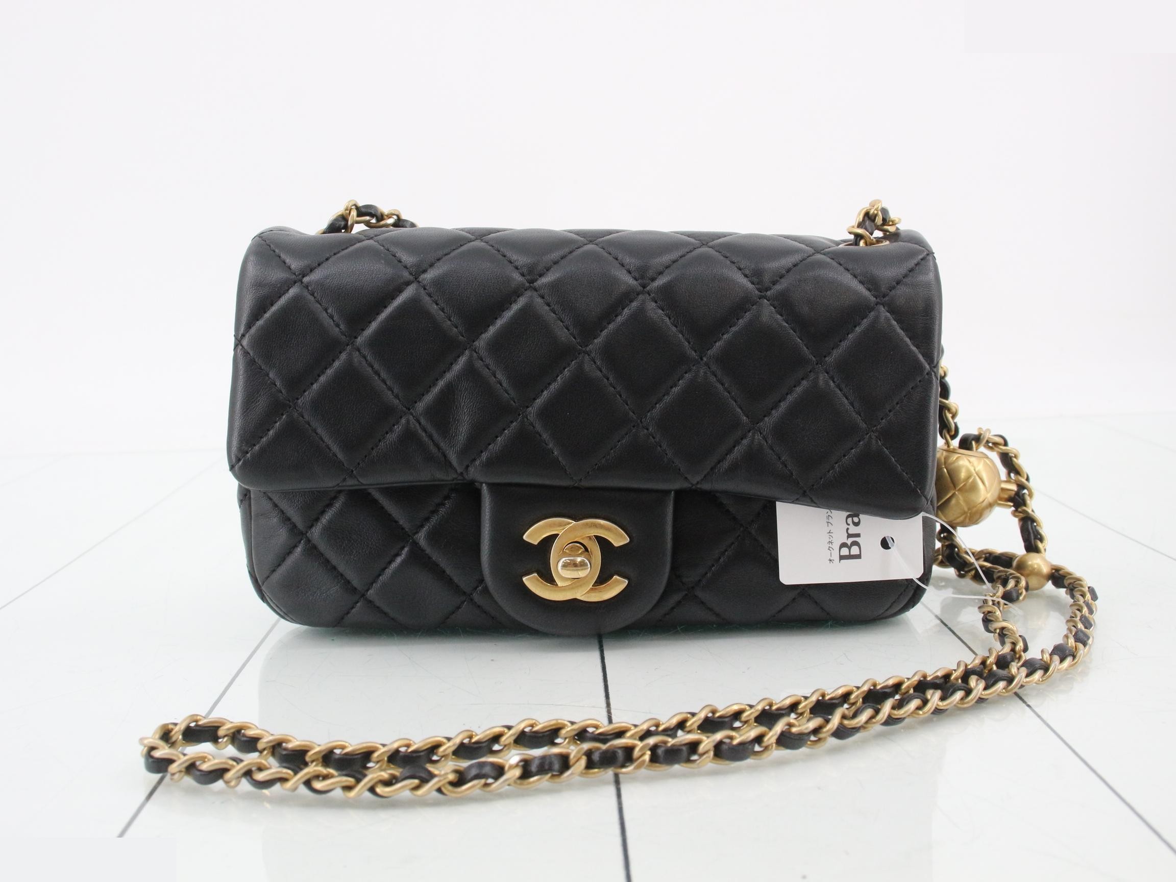 Matelassé Lambskin Turnlock Chain Shoulder Bag