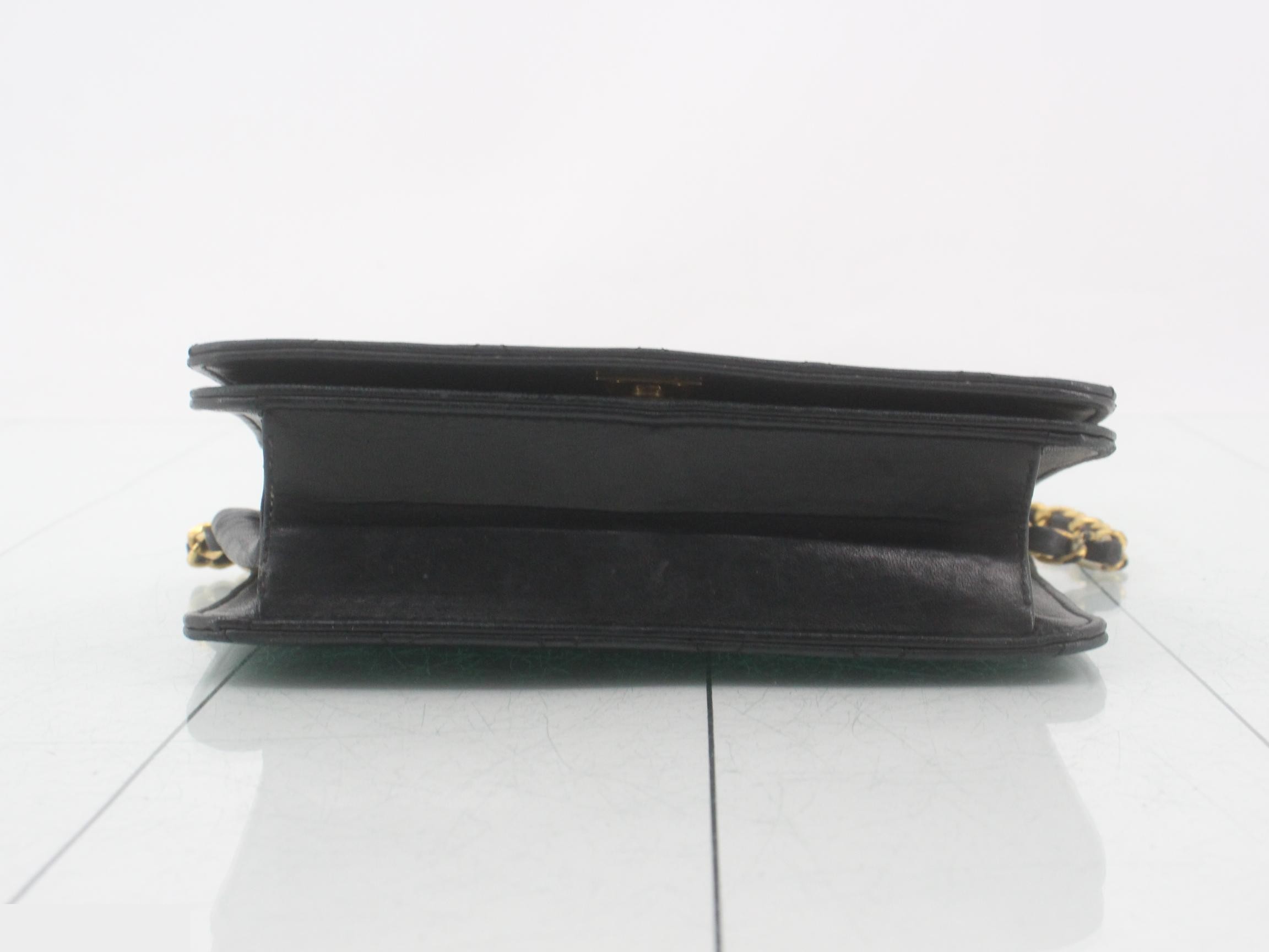 Push-lock chain shoulder bag, item number 7. — view 3