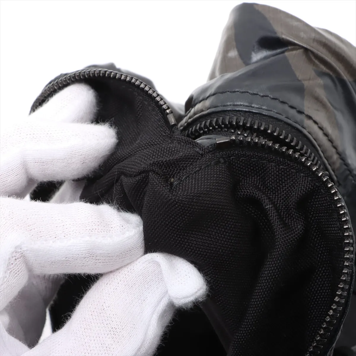 Nux Nylon Body Bag Black x Khaki 581375 — view 13