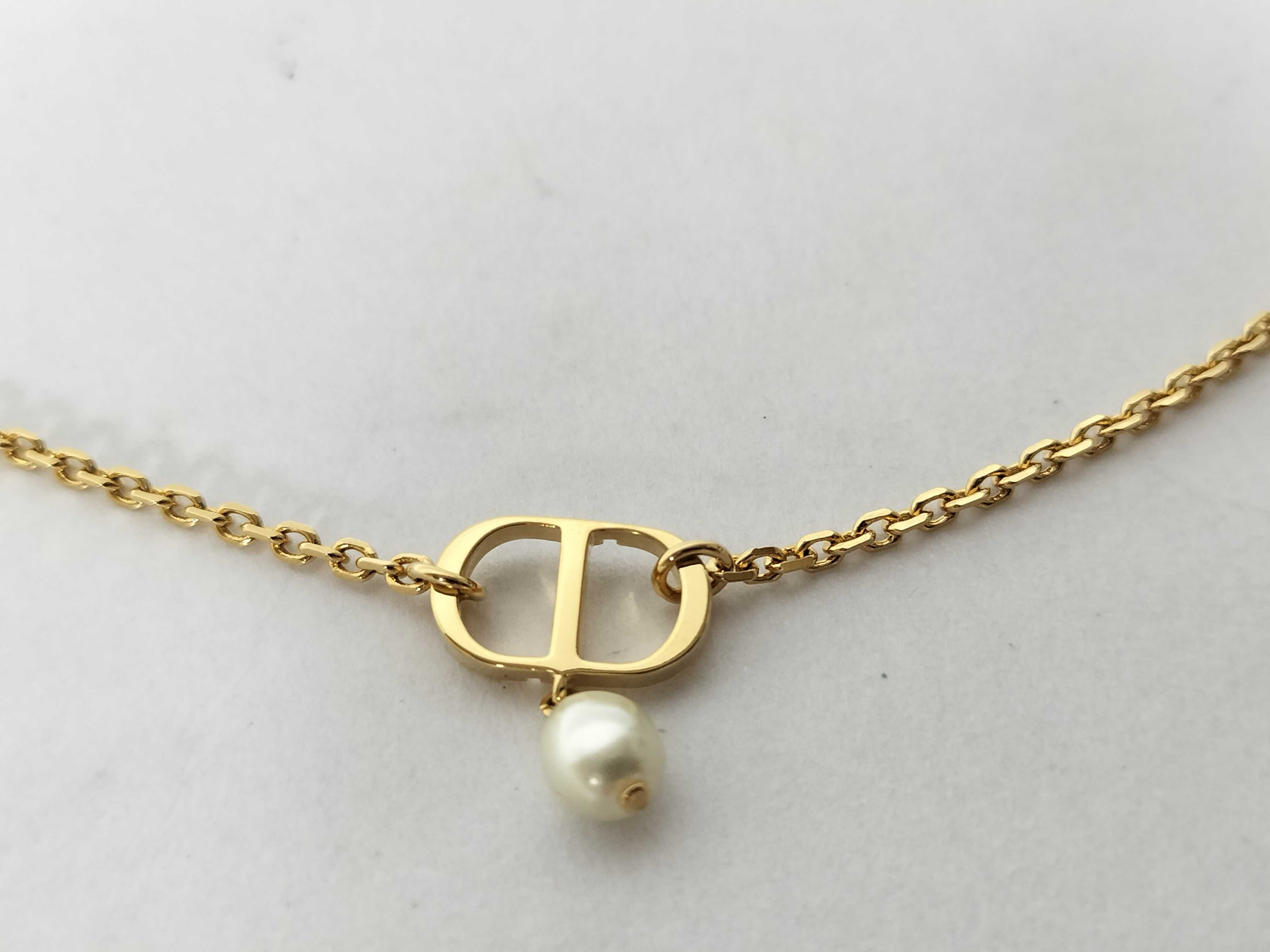 F Pearl Necklace. Accessories: Box, dust bag, necklace. — view 2