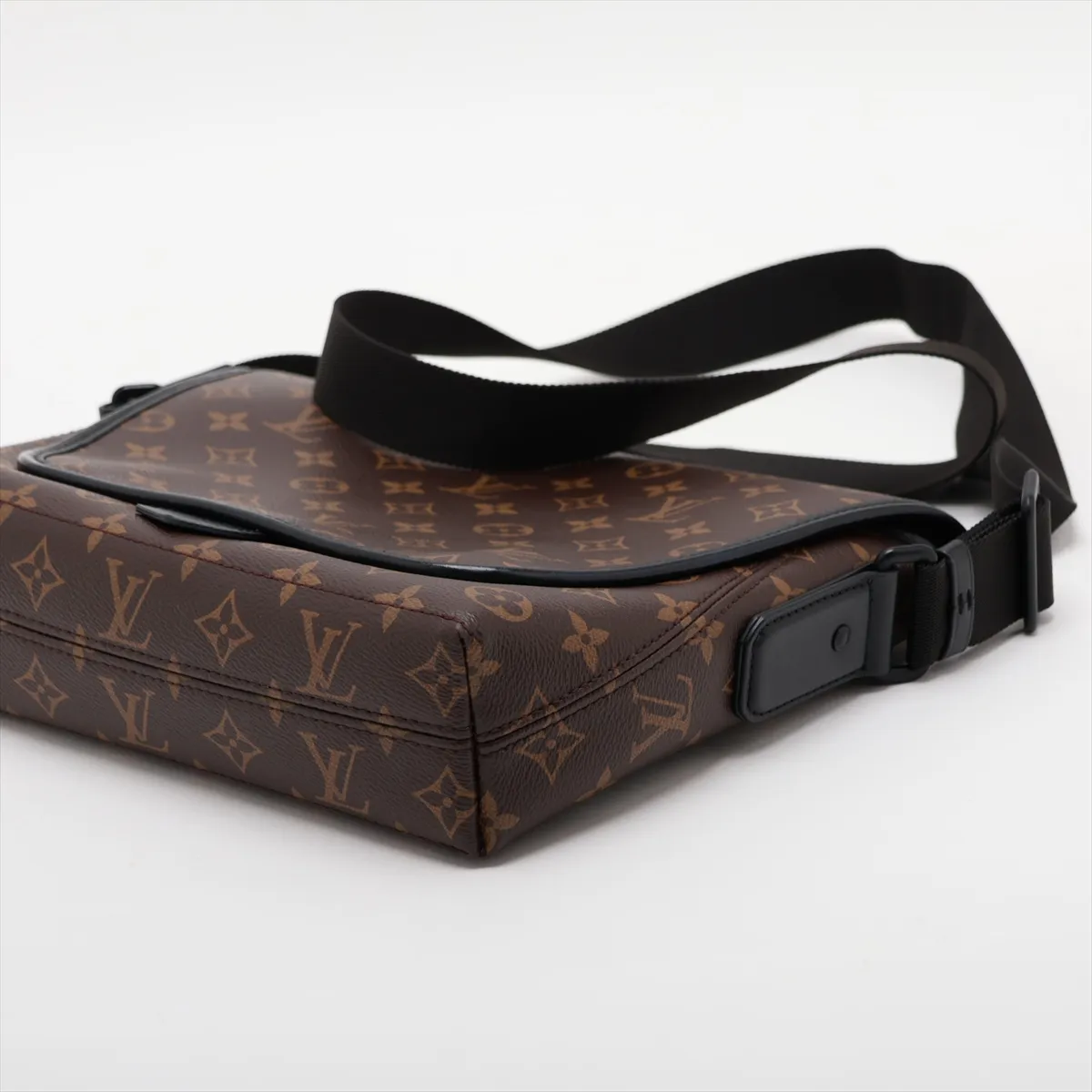 Monogram Macassar Magnetic Messenger Bag M45557 (Serial Number Unknown) Brown x Black — view 3