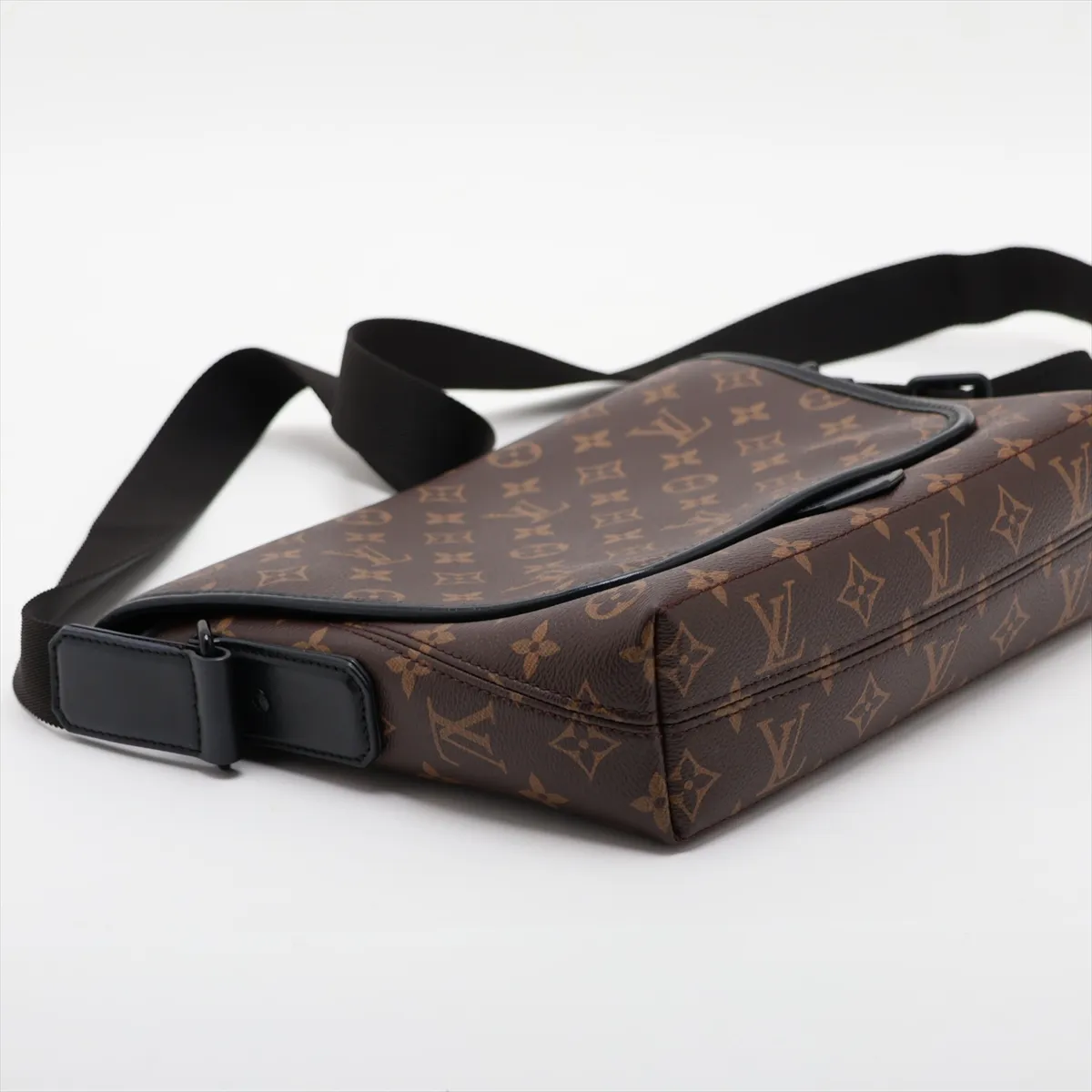 Monogram Macassar Magnetic Messenger Bag M45557 (Serial Number Unknown) Brown x Black — view 4