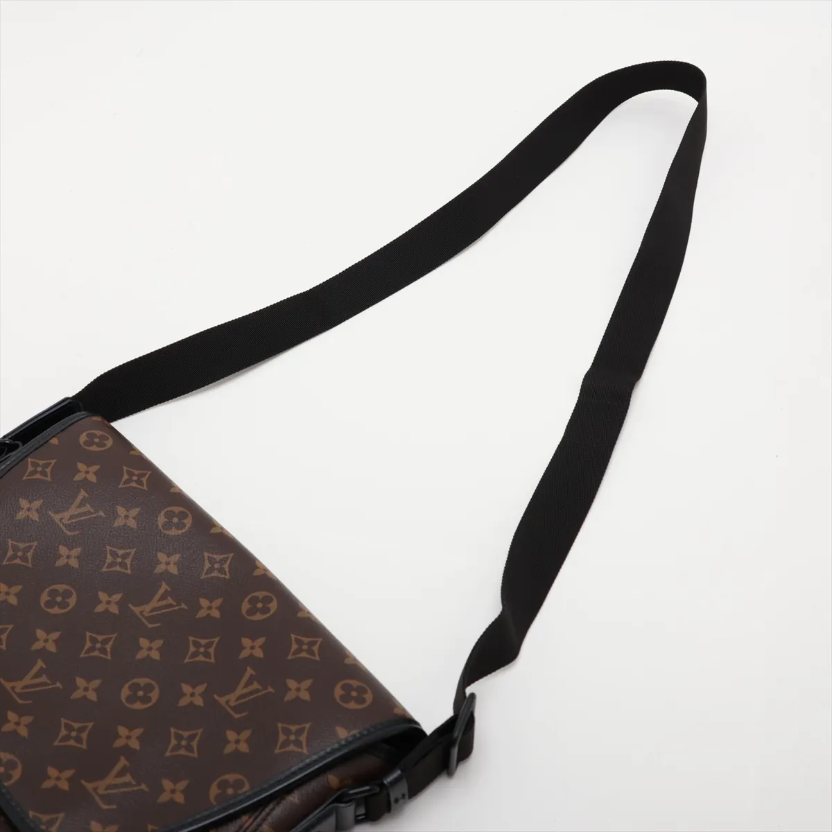 Monogram Macassar Magnetic Messenger Bag M45557 (Serial Number Unknown) Brown x Black — view 5