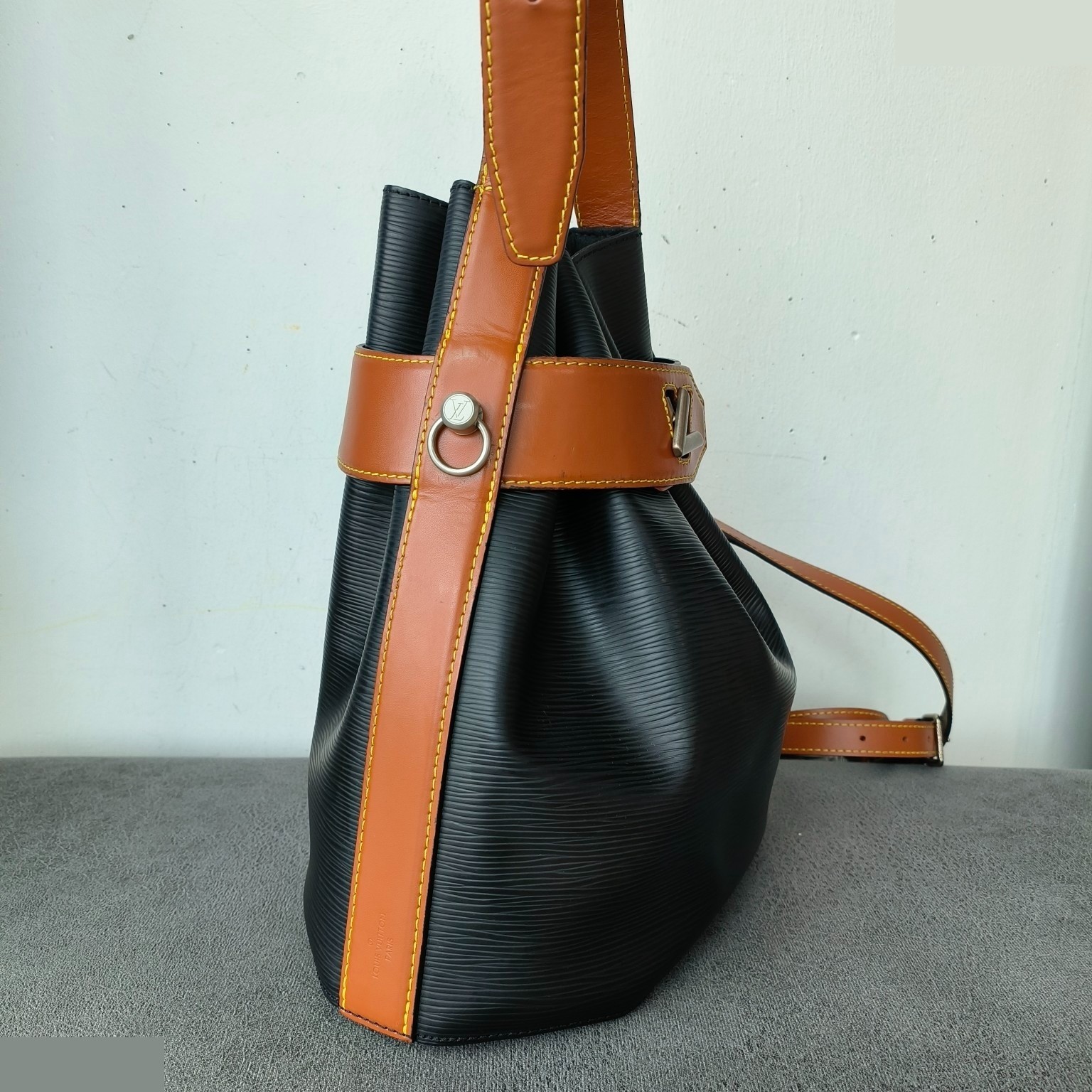 Twist Bucket Epi Noir 2 ways Bag — view 7