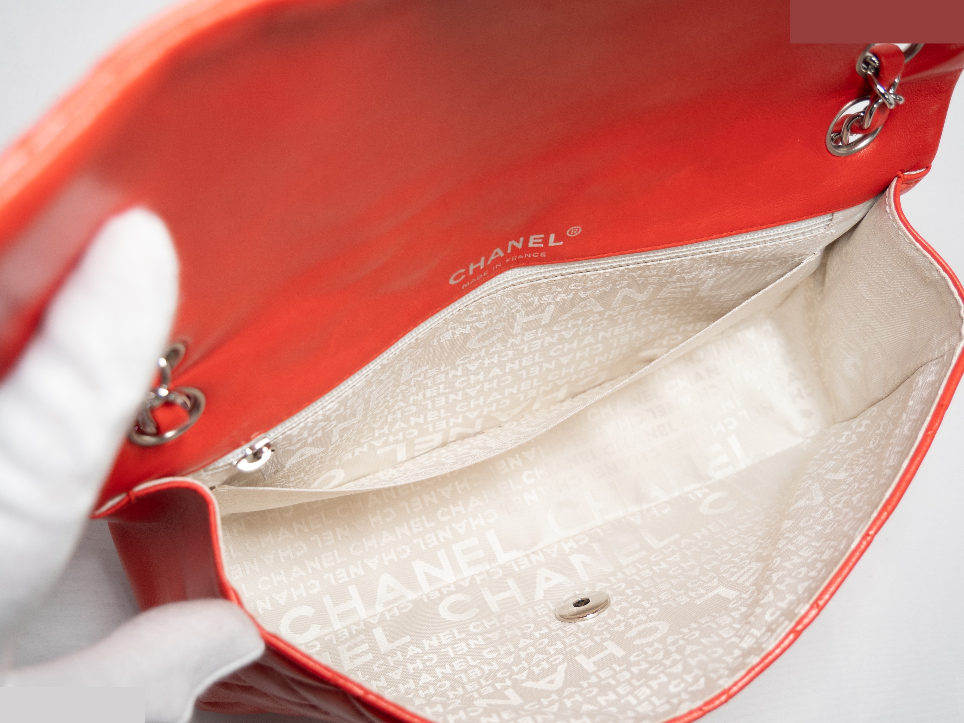 Matelassé Seal Card, Ladybug, Double Chain — view 10