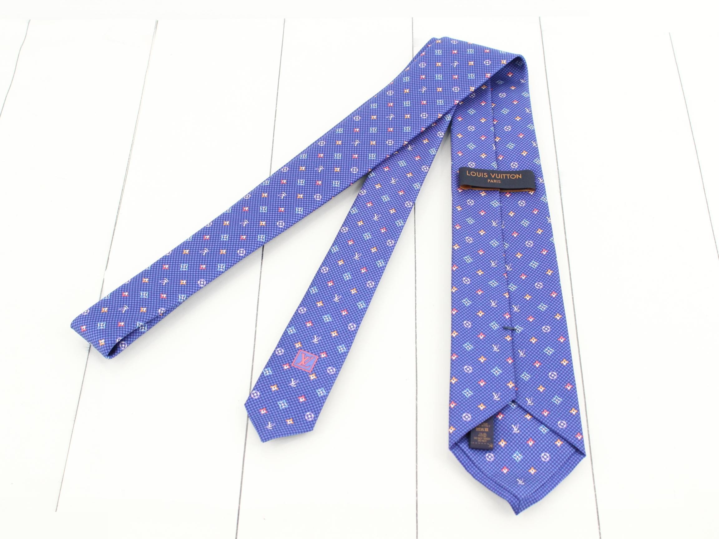 tie — view 2