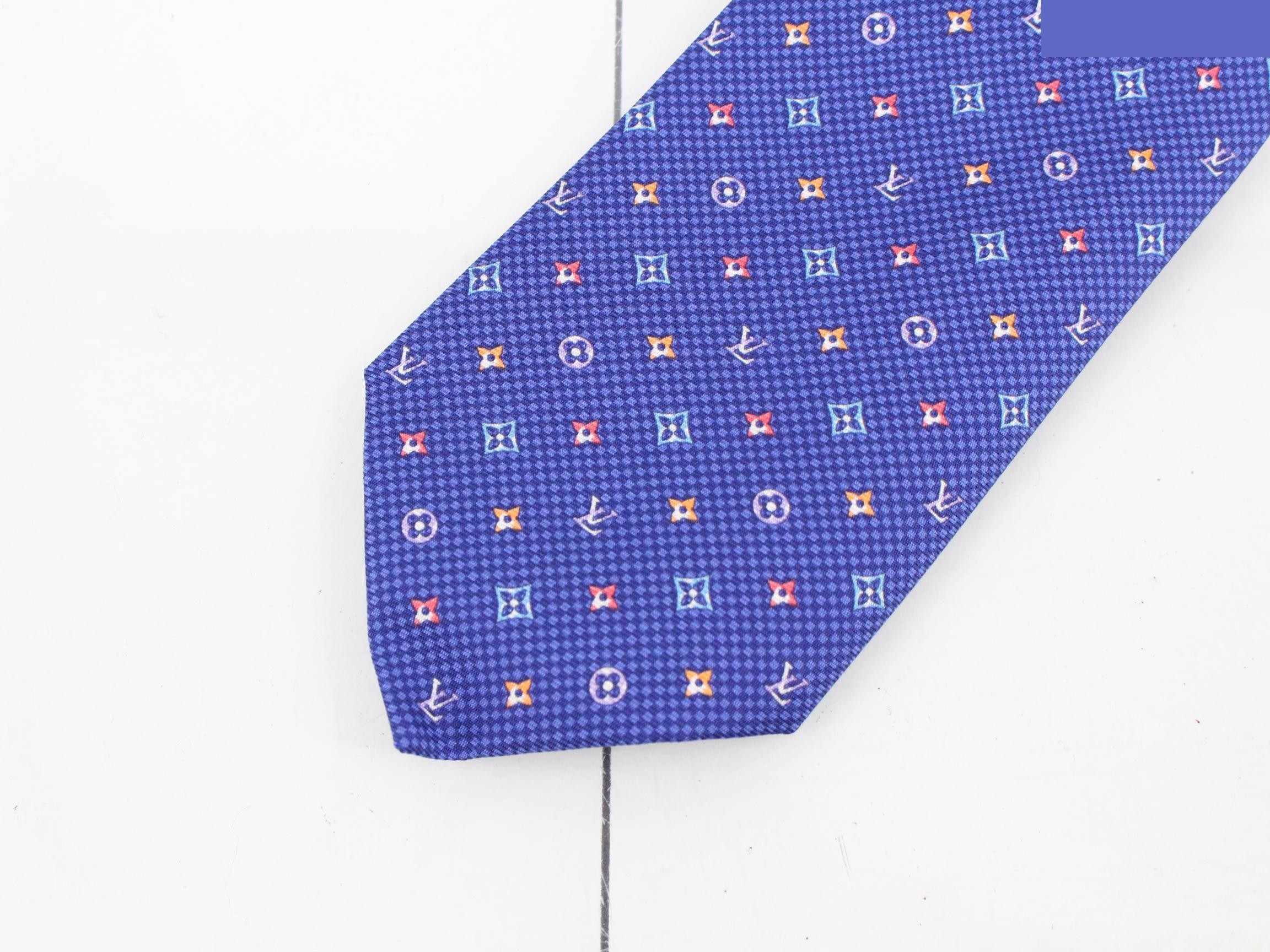tie — view 3