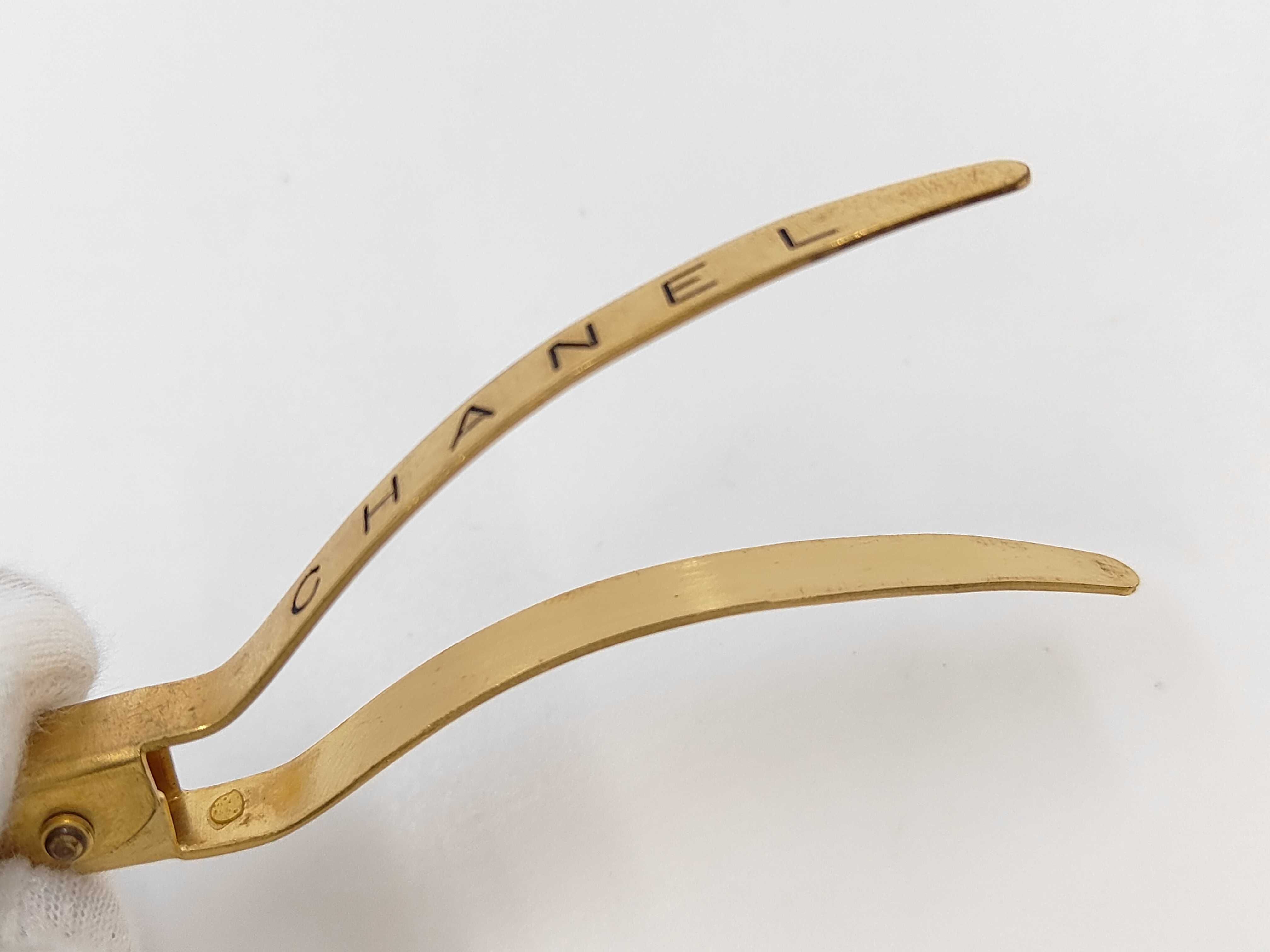 barrette, gold logo, engraved plate (removable), hair accessory. — view 5