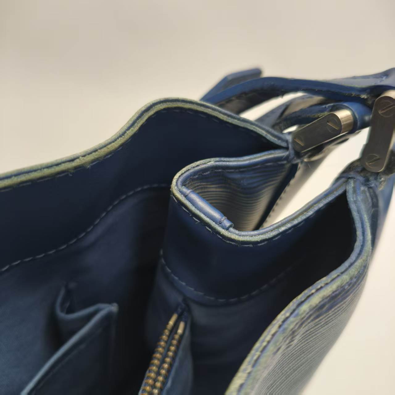 【*Shipped from: China*】LOUIS VUITTON Leather Shoulder Bag — view 11