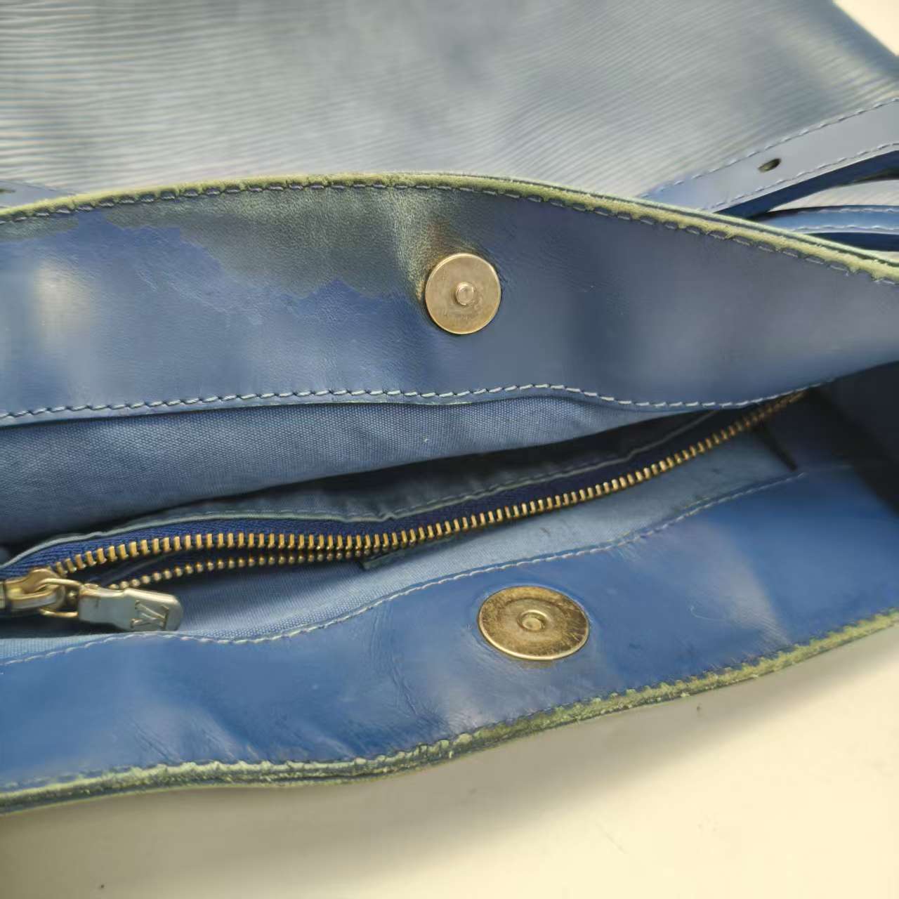 【*Shipped from: China*】LOUIS VUITTON Leather Shoulder Bag — view 10