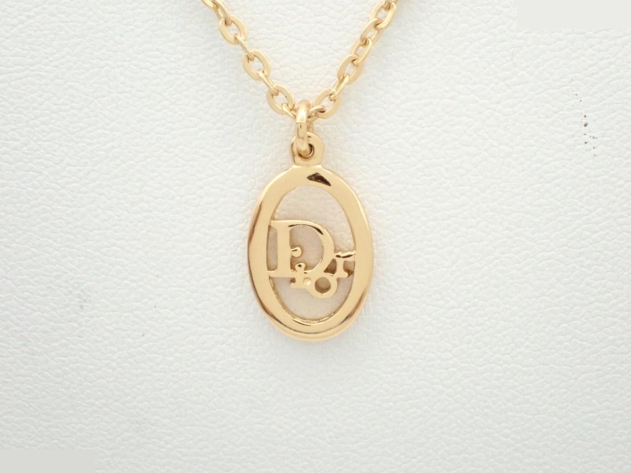 necklace, chain approximately 44cm