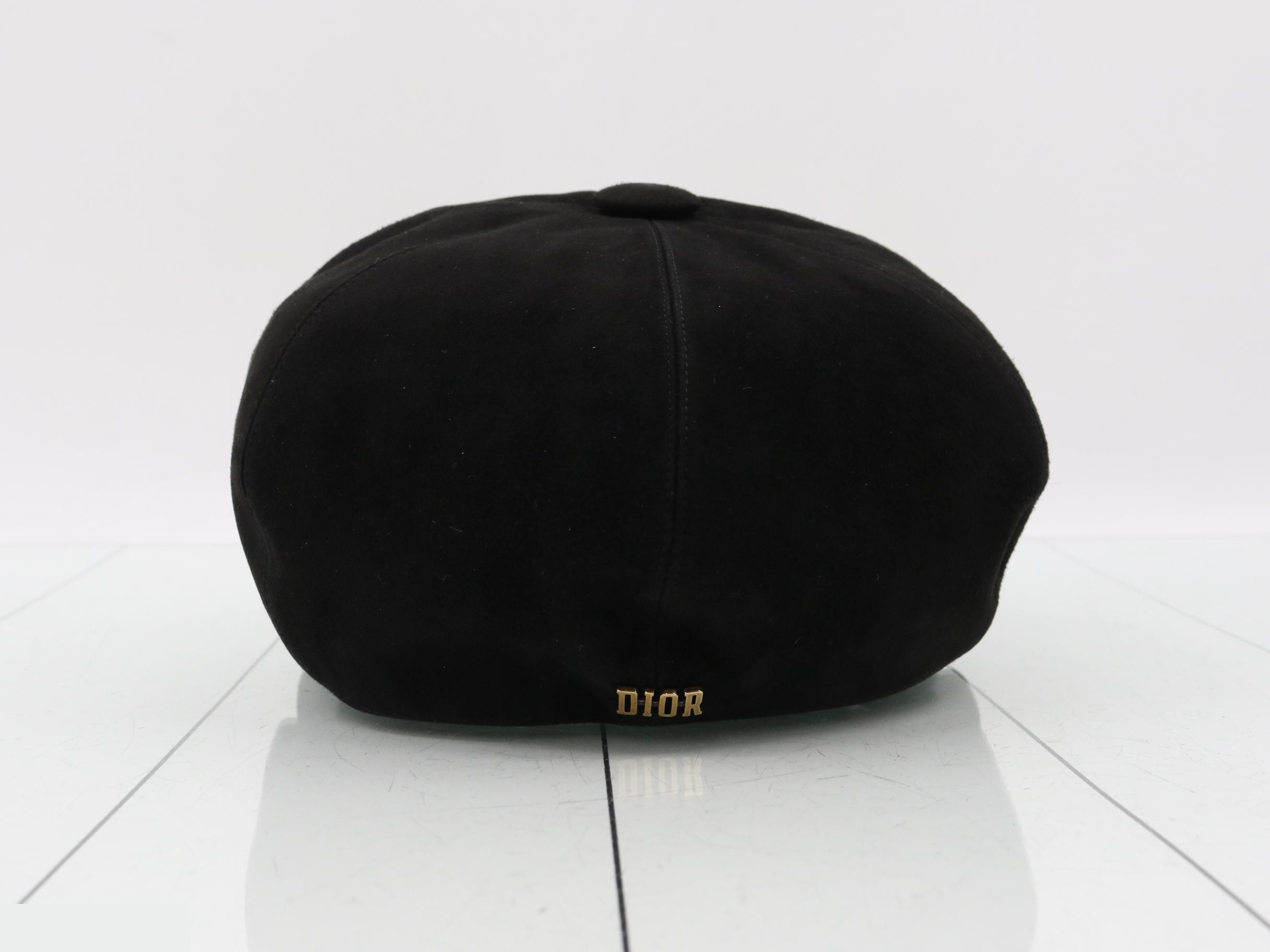 Black suede newsboy cap with logo. — view 2