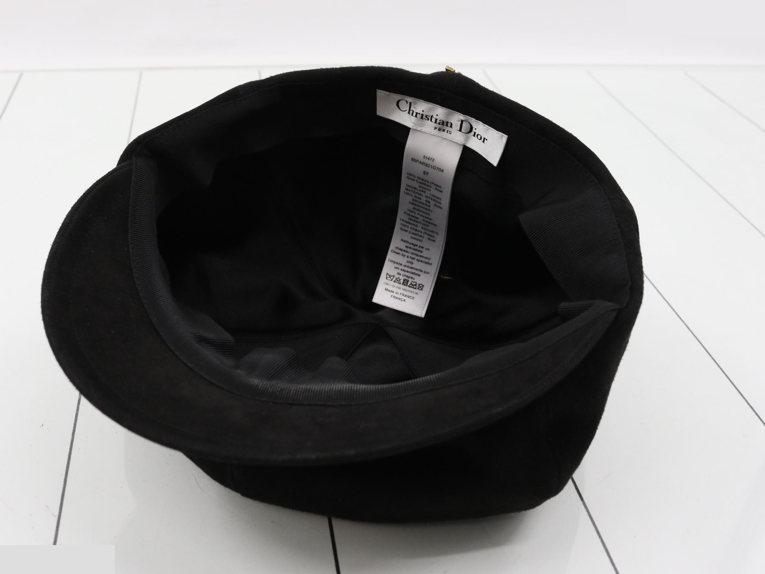 Black suede newsboy cap with logo. — view 3