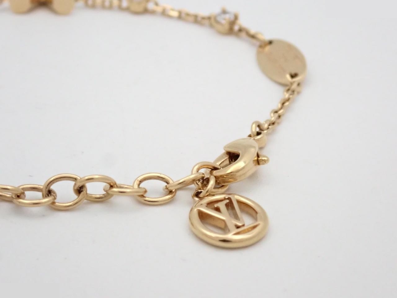 Essential V, wrist circumference approximately 18.5 cm — view 3