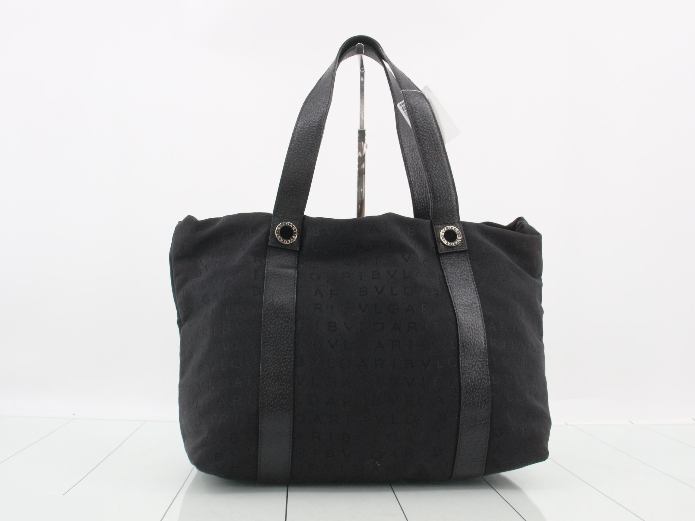 Logo Mania (Bag) - Tote Bag with Pouch — view 2