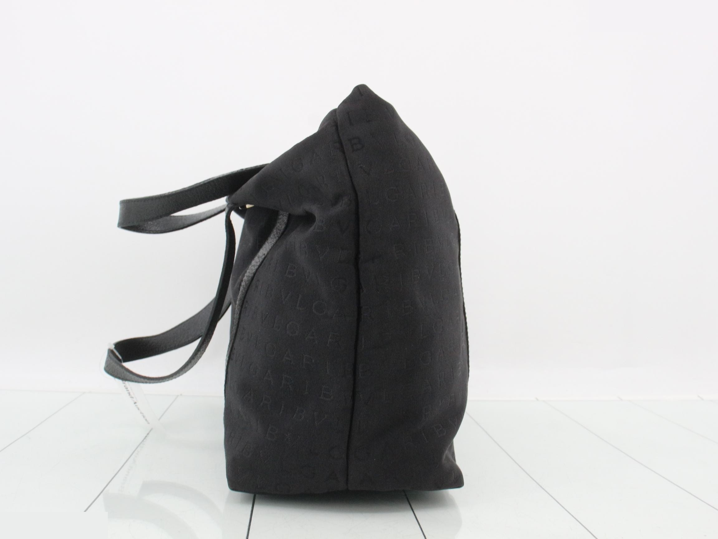Logo Mania (Bag) - Tote Bag with Pouch — view 4