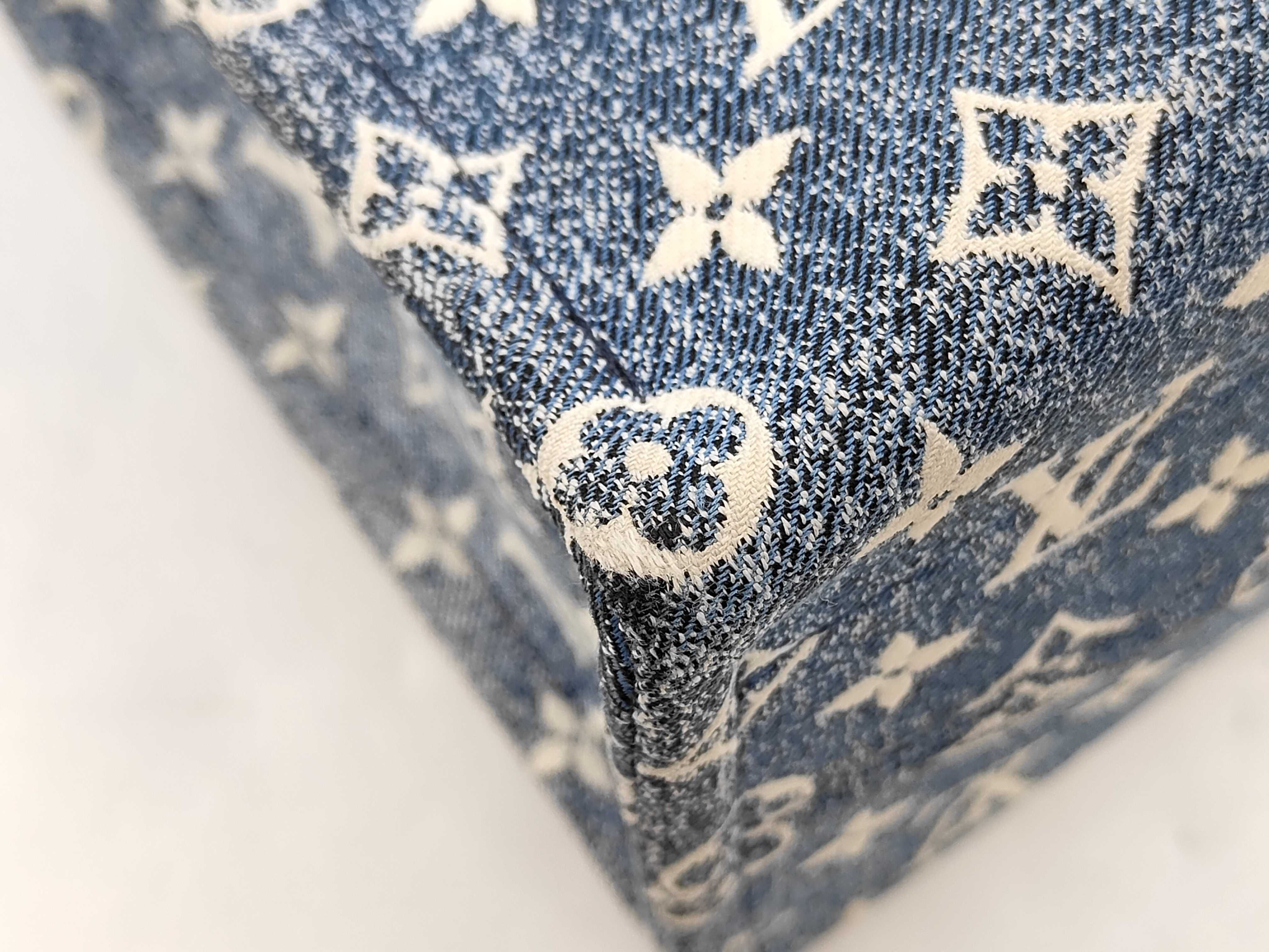 Monogram Jacquard OnTheGo MM M59608 RFID Tote Bag — view 4