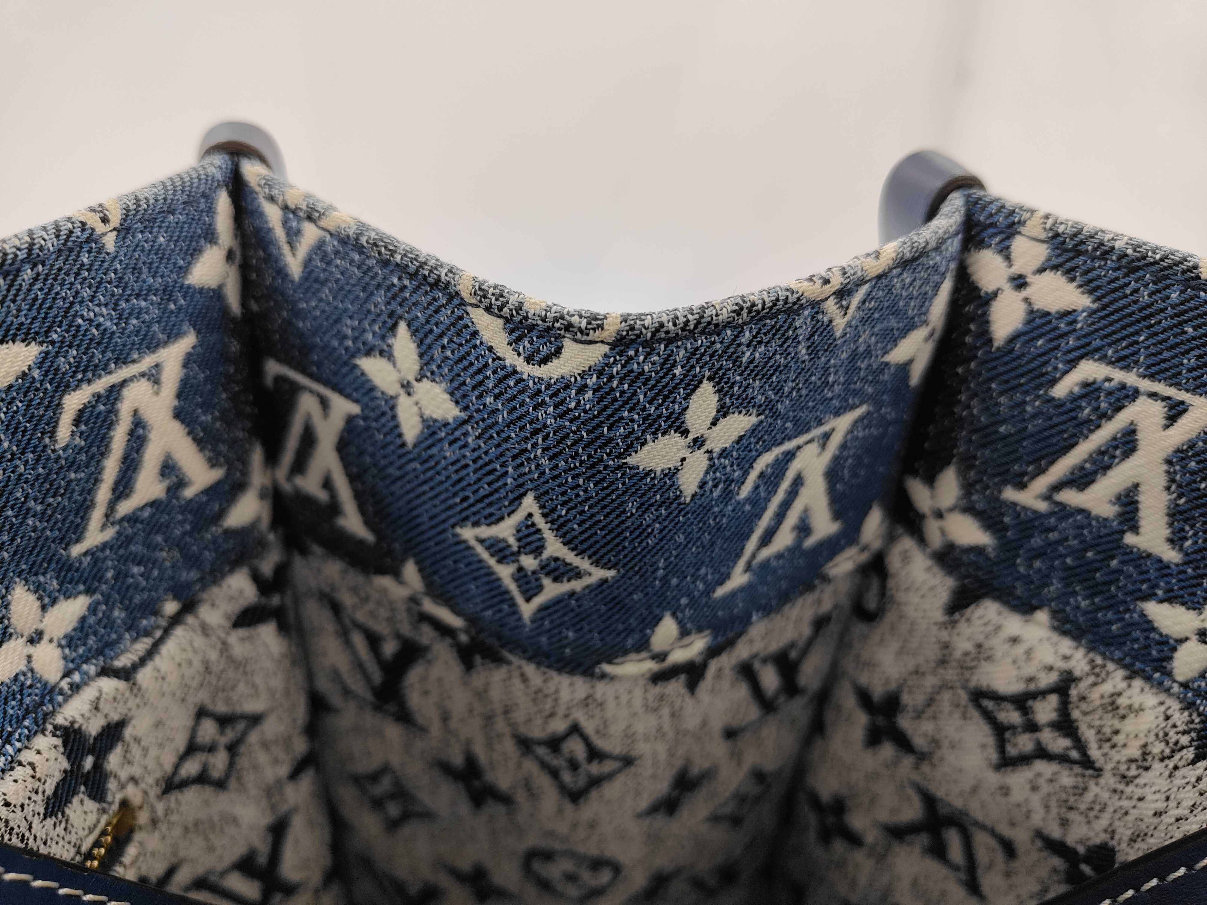 Monogram Jacquard OnTheGo MM M59608 RFID Tote Bag — view 10